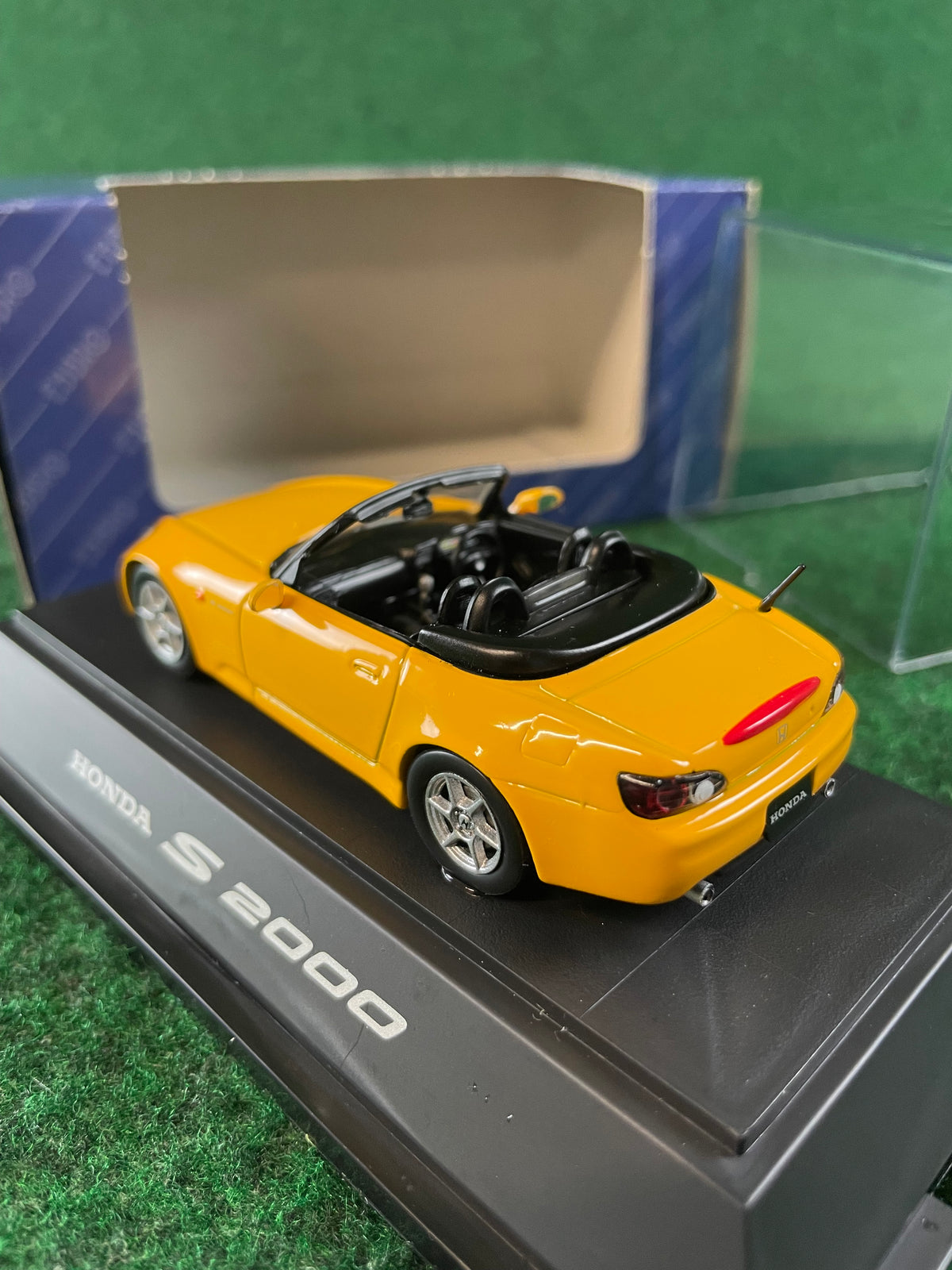 EBBRO 1999 Honda S2000 (Indy Yellow Pearl) 1/43 Scale Diecast