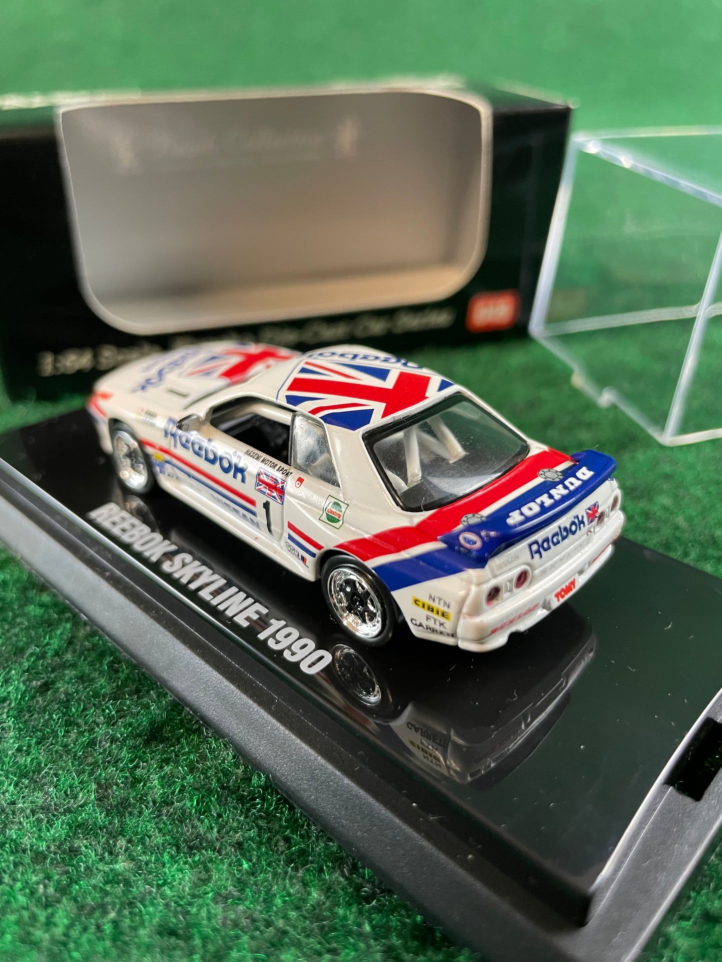 KYOSHO - Beads Collection 1990 & 1991 Reebok Nissan Skyline R32 GT-R 1/64 Scale Diecast Set