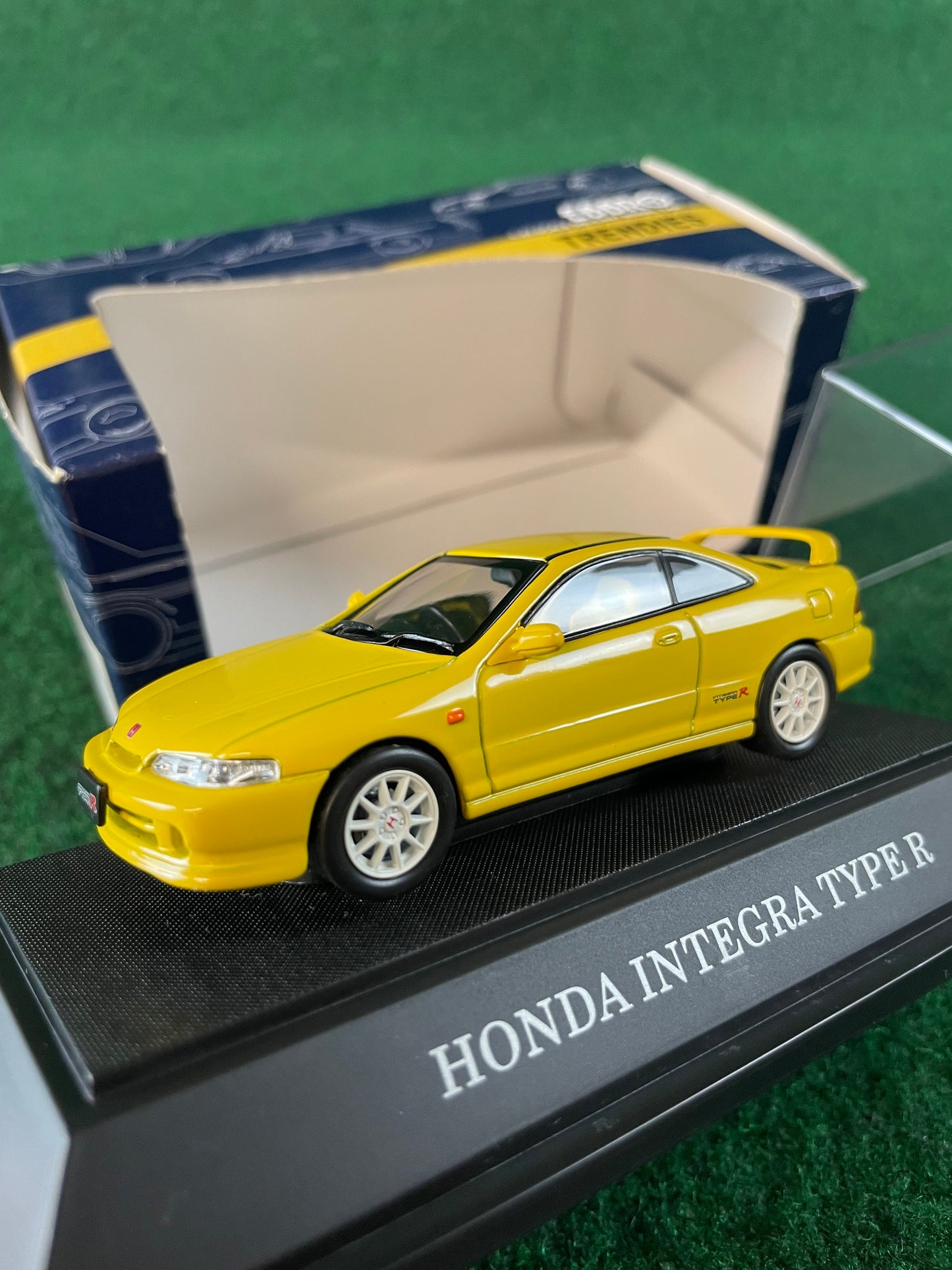 EBBRO Trendies Honda Integra Type R DC2 (Yellow) 1/43 Scale Diecast