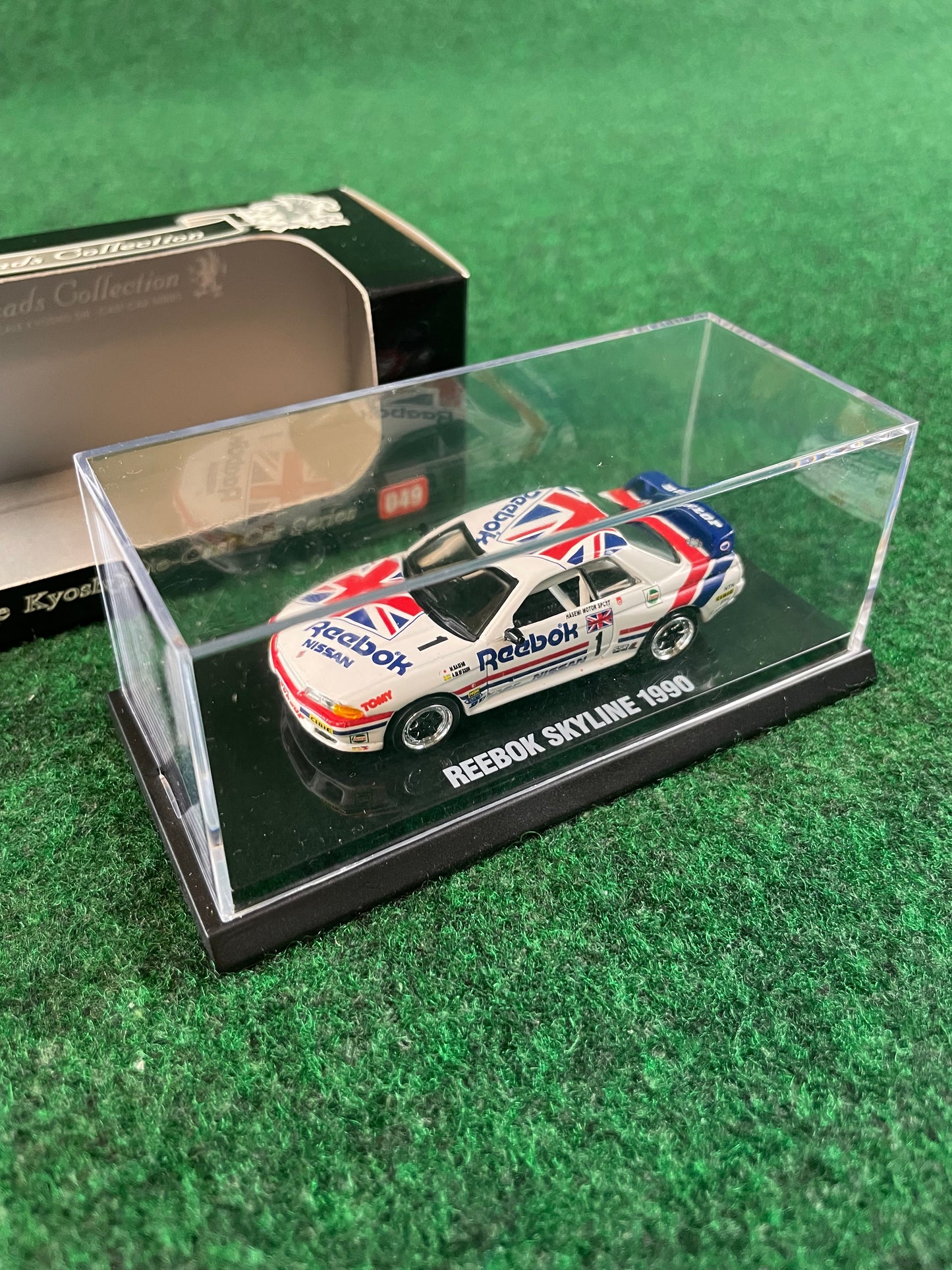 KYOSHO - Beads Collection 1990 & 1991 Reebok Nissan Skyline R32 GT-R 1/64 Scale Diecast Set