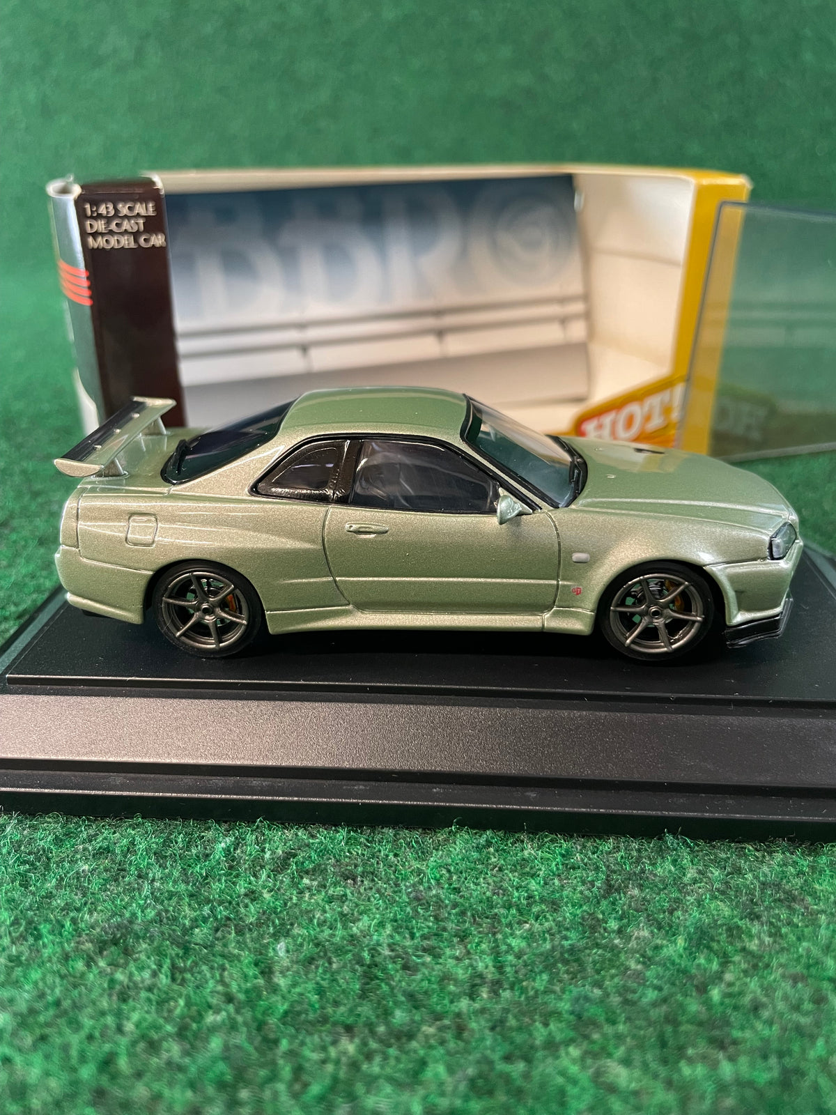 EBBRO HOT! Nissan Skyline R34 GT-R VSPEC II Nur 1/43 Diecast