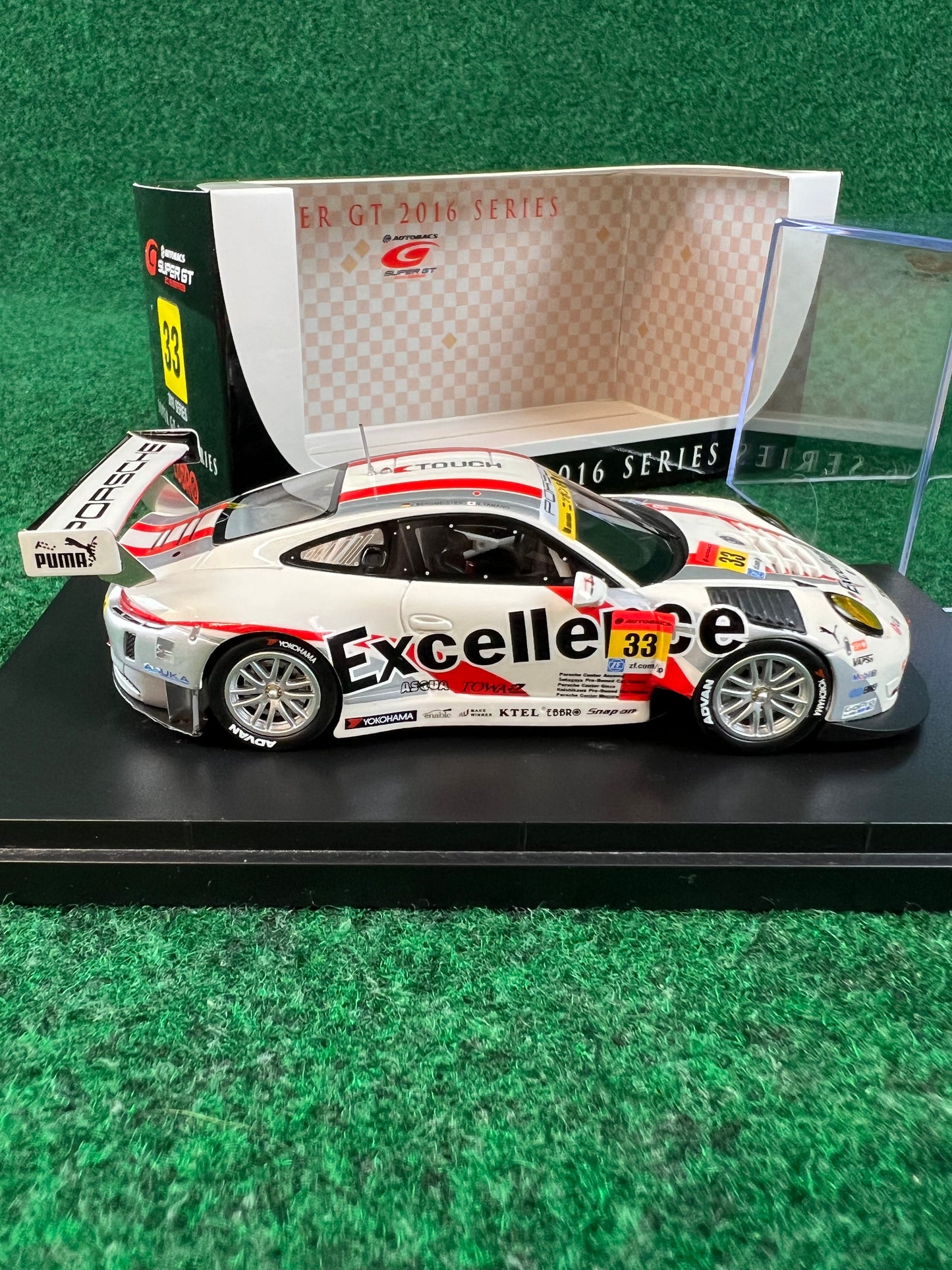 EBBRO - SUPER GT 2016 Excellence Porsche 911 GT300 No. 33 1/43 Scale Diecast