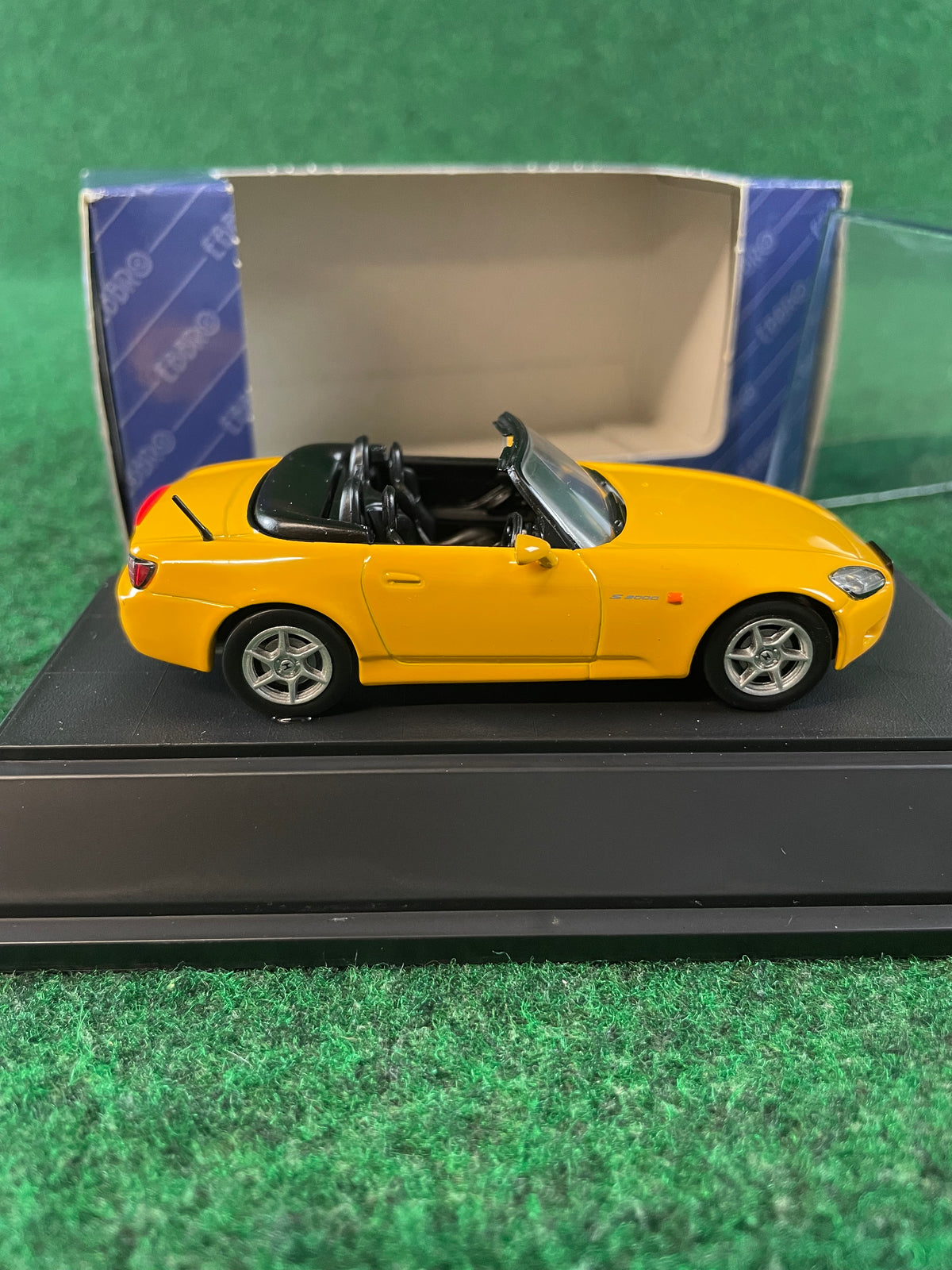 EBBRO 1999 Honda S2000 (Indy Yellow Pearl) 1/43 Scale Diecast