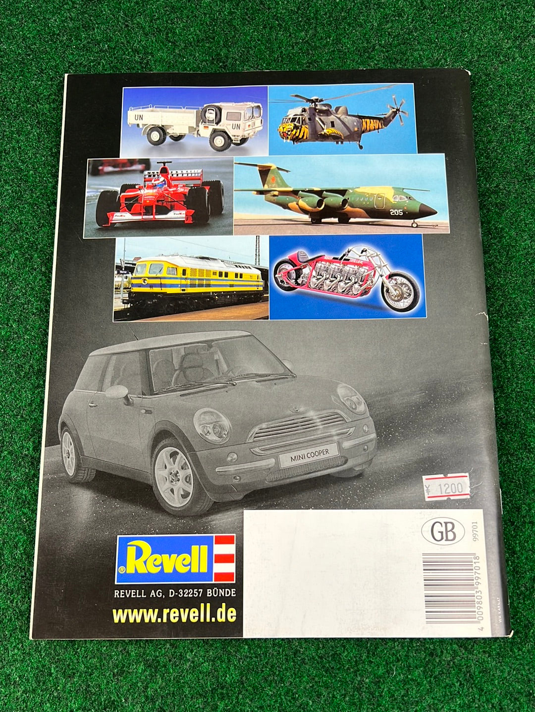 Revell - Model Kit Collection Catalog 2001-2002