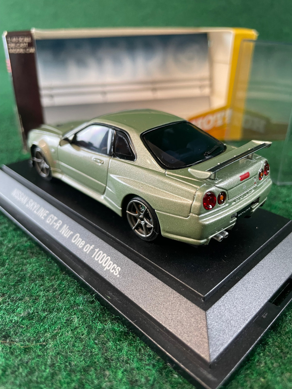 EBBRO HOT! Nissan Skyline R34 GT-R VSPEC II Nur 1/43 Diecast