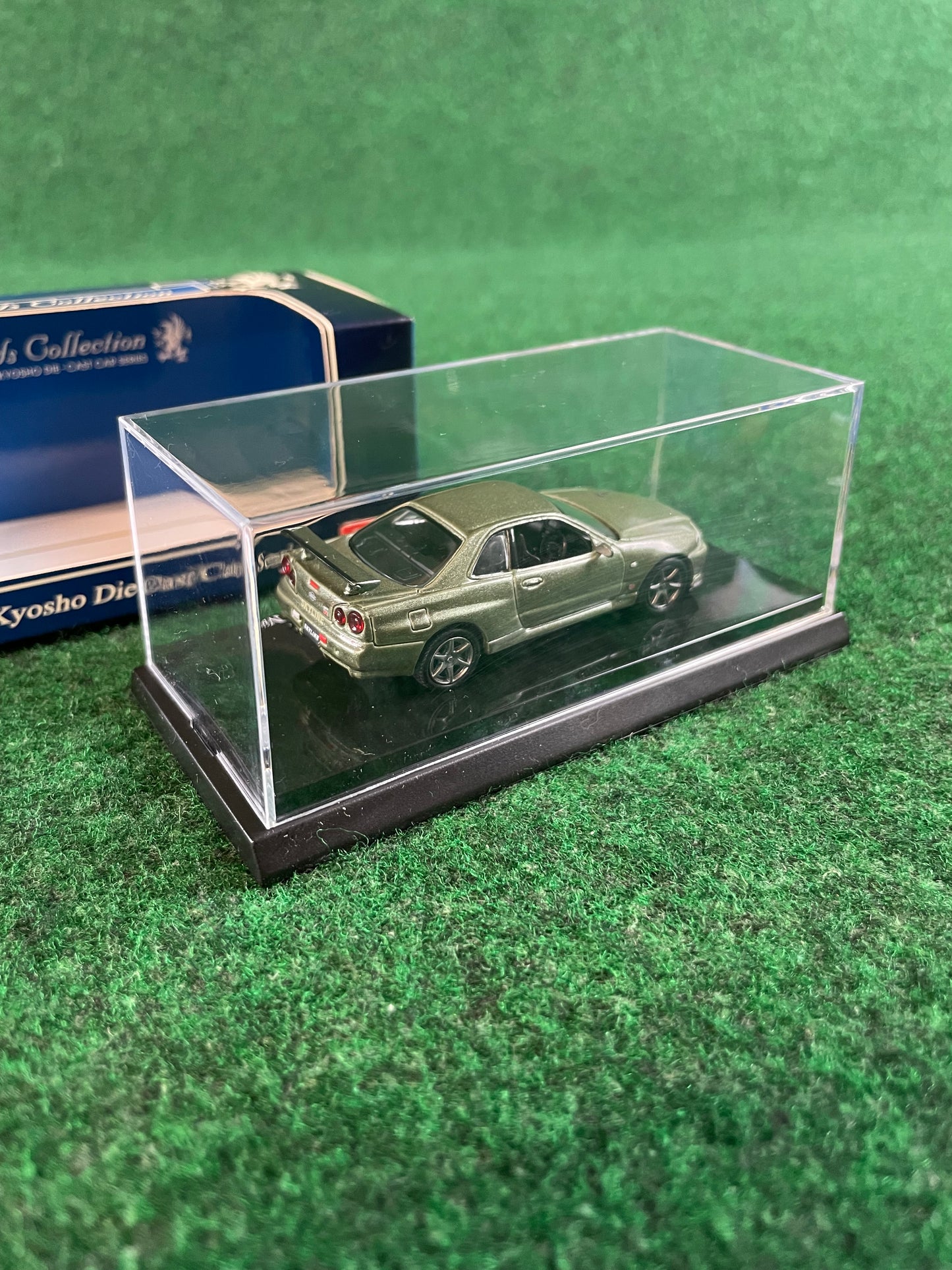KYOSHO - Beads Collection Millennium Jade Nissan Skyline R34 VSPEC II Nur GT-R 1/64 Scale Diecast