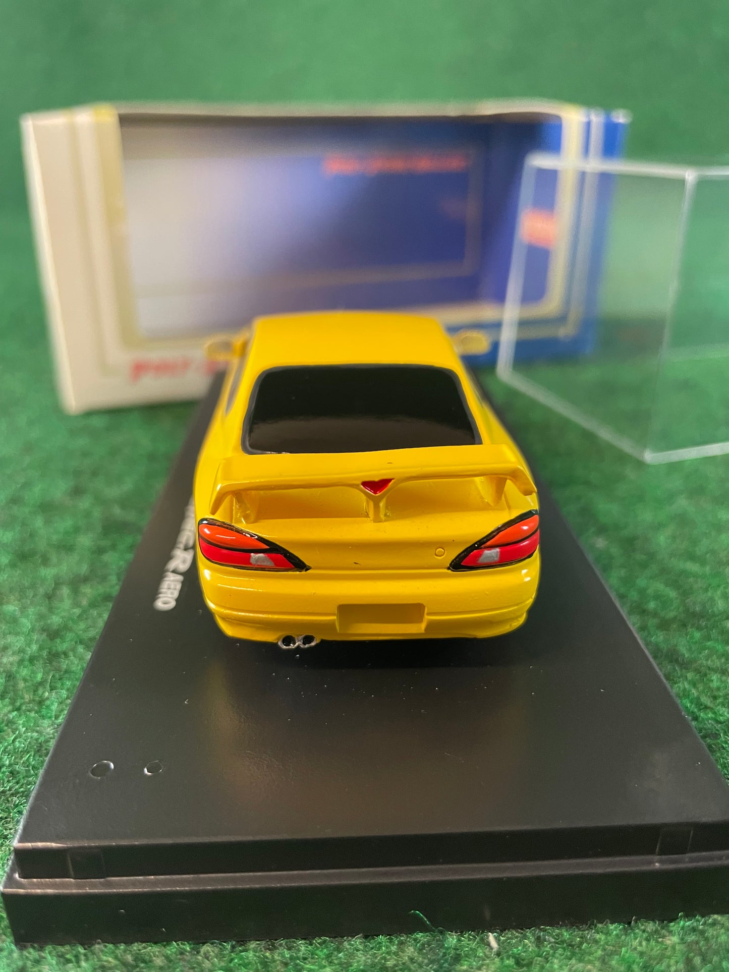 KYOSHO Poly-Stone Gallery Nissan Silvia S15 (Yellow) 1/43 Scale Model Diecast Car