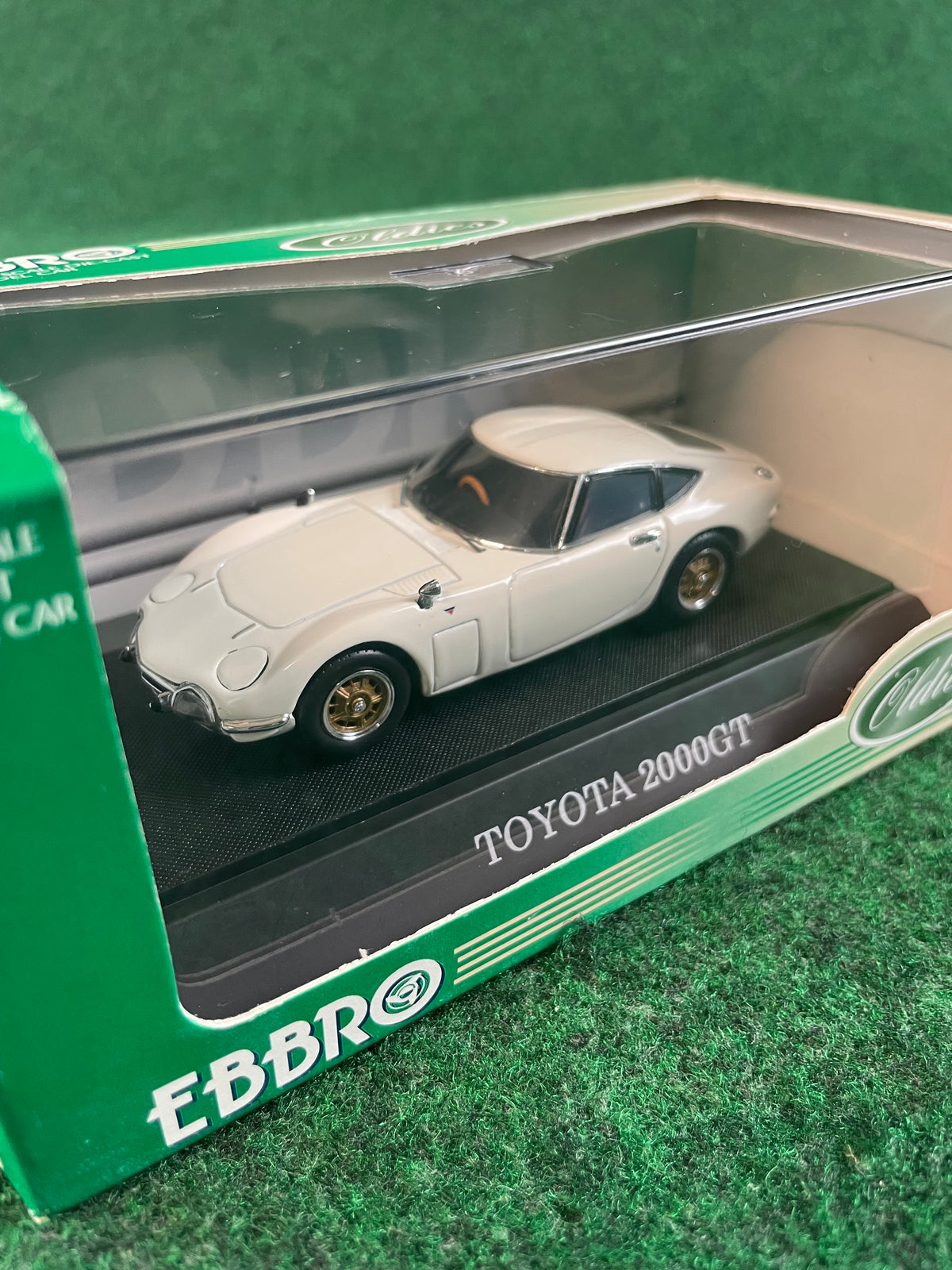 EBBRO - Toyota 2000GT White 1/43 Scale Diecast