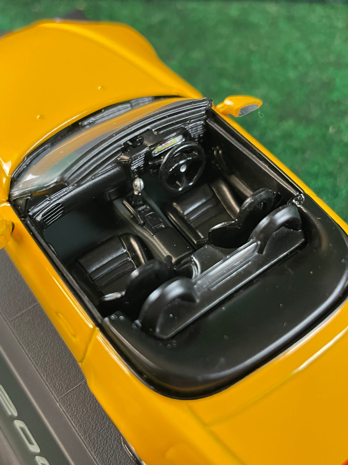 EBBRO 1999 Honda S2000 (Indy Yellow Pearl) 1/43 Scale Diecast