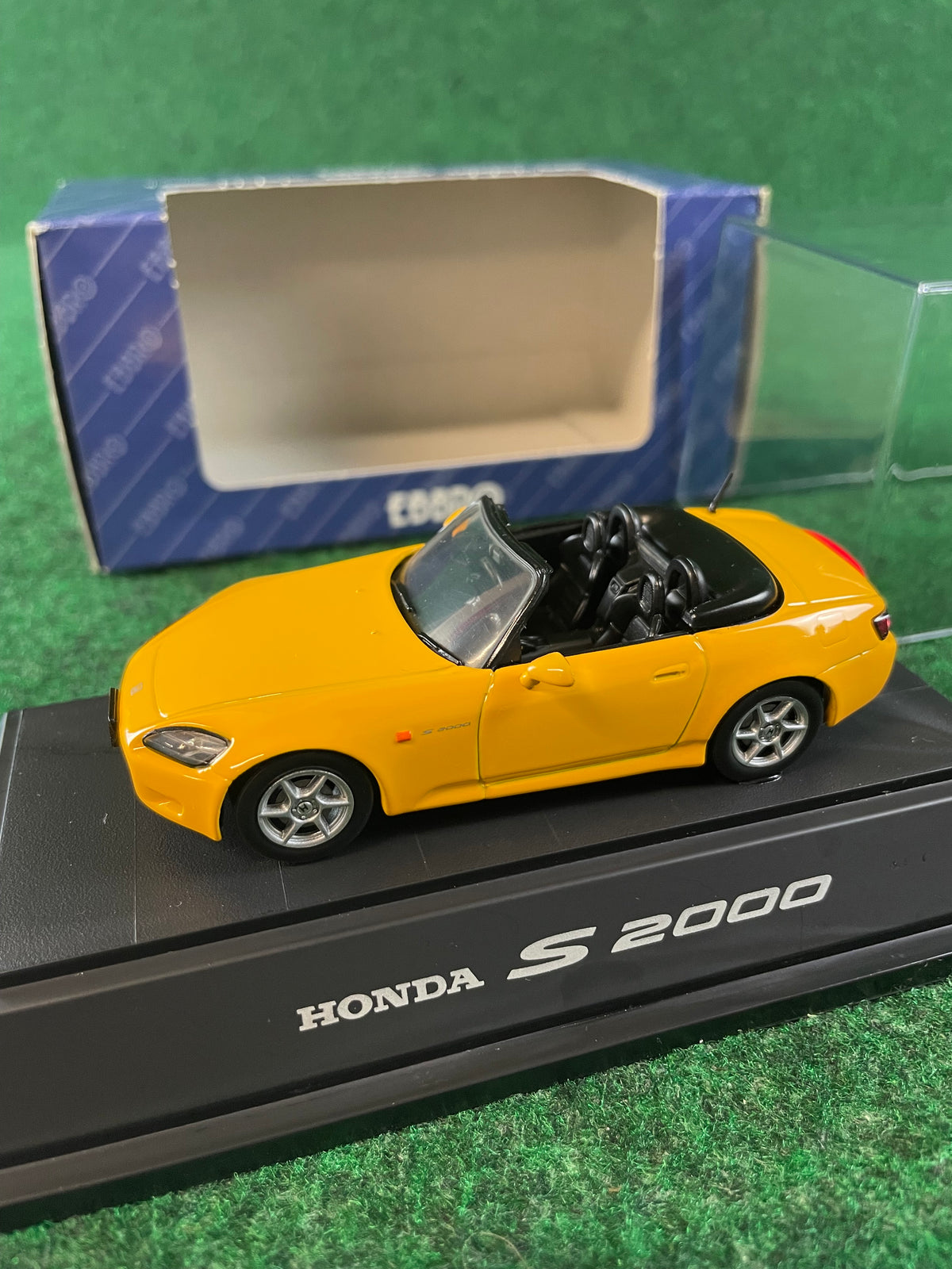 EBBRO 1999 Honda S2000 (Indy Yellow Pearl) 1/43 Scale Diecast