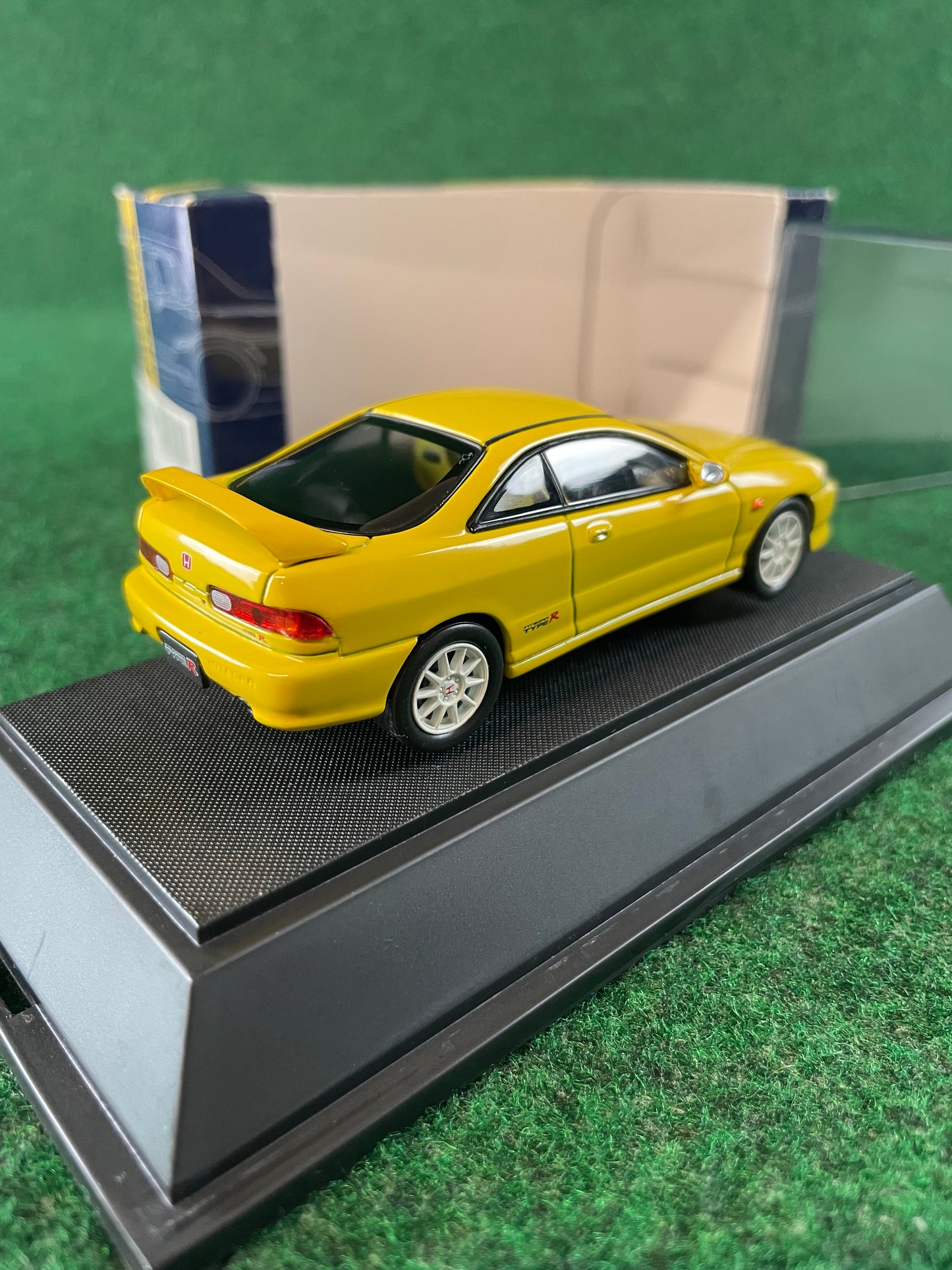 EBBRO Trendies Honda Integra Type R DC2 (Yellow) 1/43 Scale Diecast