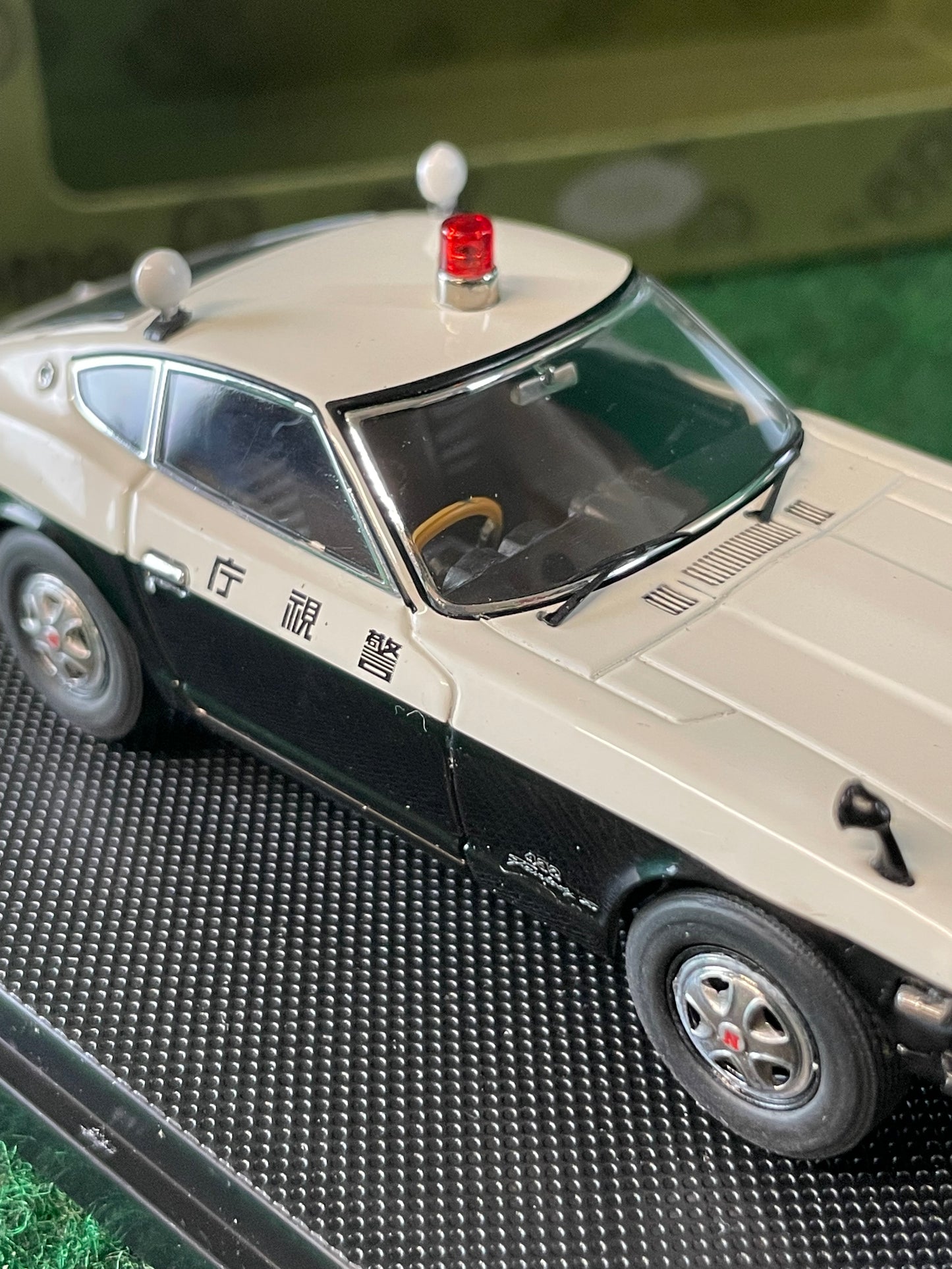 EBBRO Oldies - 1969 Nissan Fairlady Z Highway Patrol Car 1/43 Scale Diecast