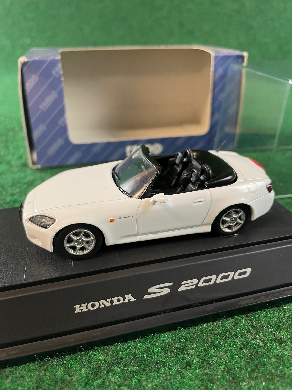 EBBRO 1999 Honda S2000 (Grand Prix White) 1/43 Scale Diecast