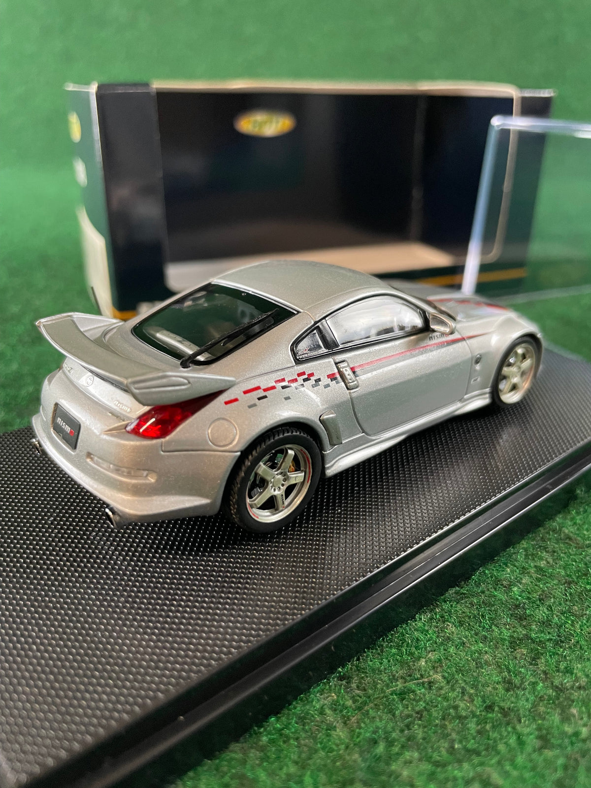 EBBRO HOT! Nissan Nismo Fairlady Z (350Z) S-Tune GT W/ Nismo Stripe 1/43 Diecast
