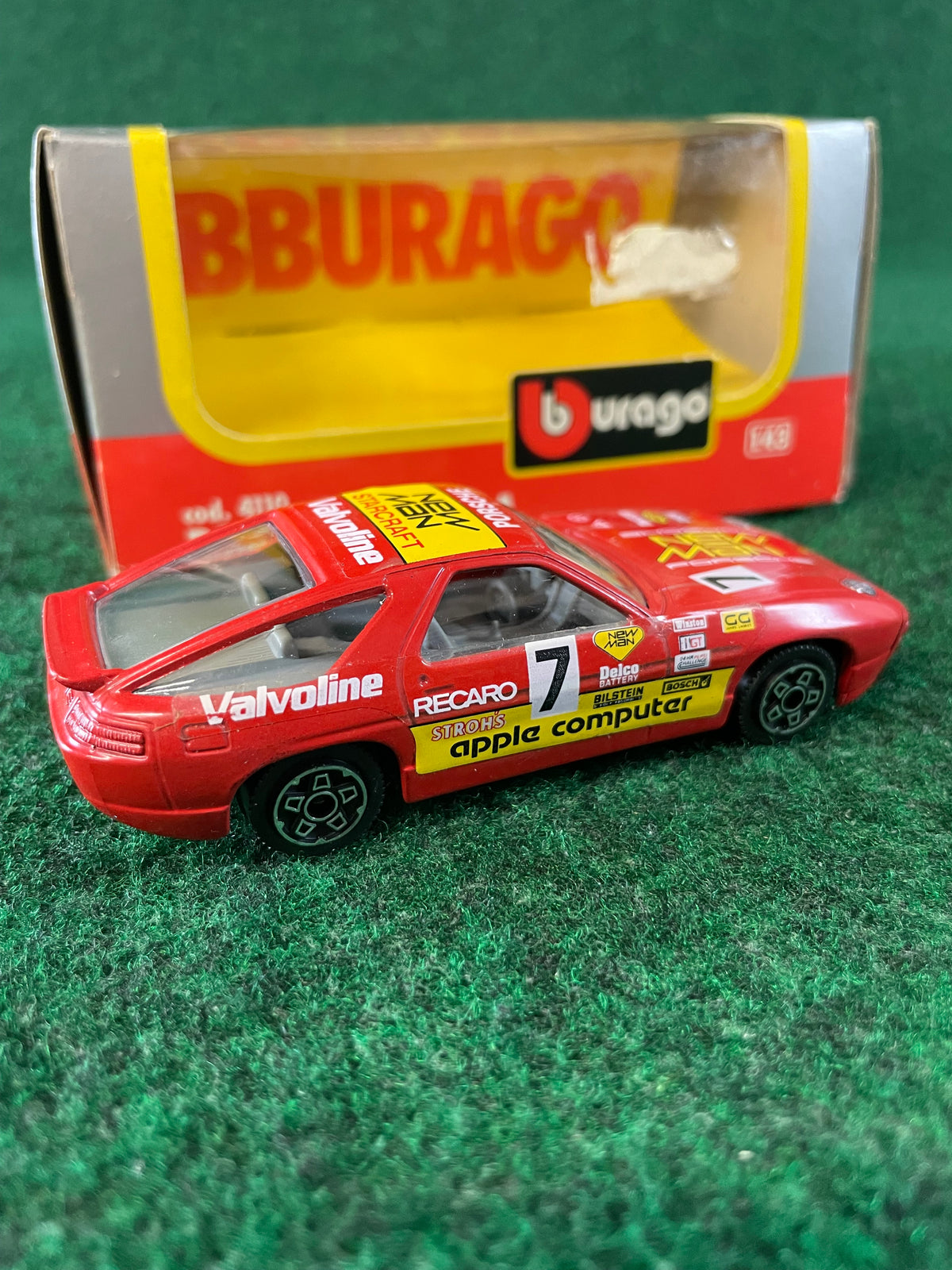 burago Porsche 928 Toy Car Diecast Set