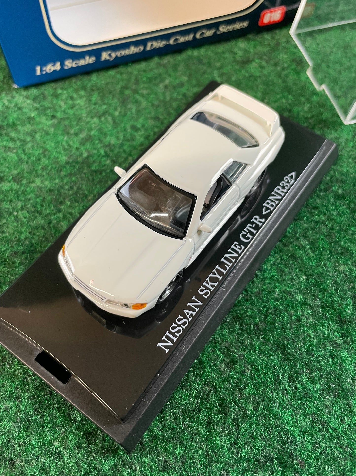 KYOSHO - Beads Collection White Nissan Skyline R32 GT-R 1/64 Scale Diecast