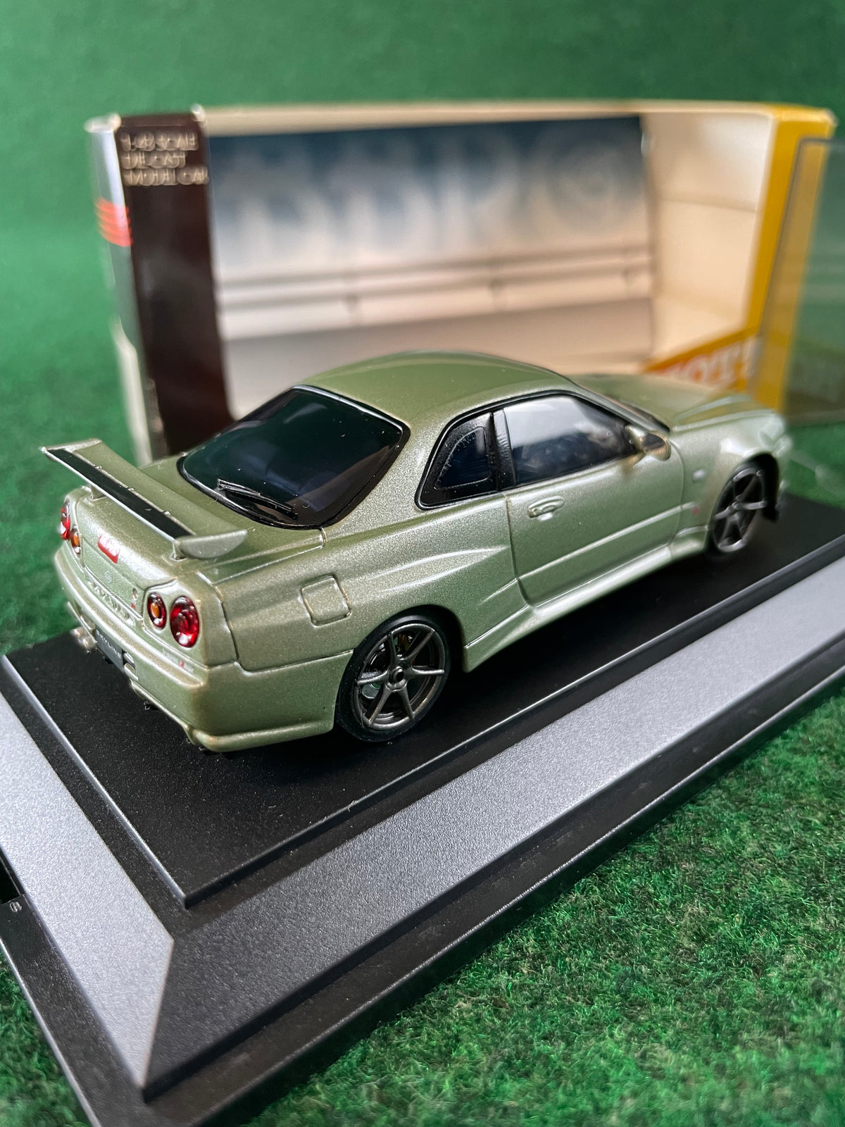 EBBRO HOT! Nissan Skyline R34 GT-R VSPEC II Nur 1/43 Diecast