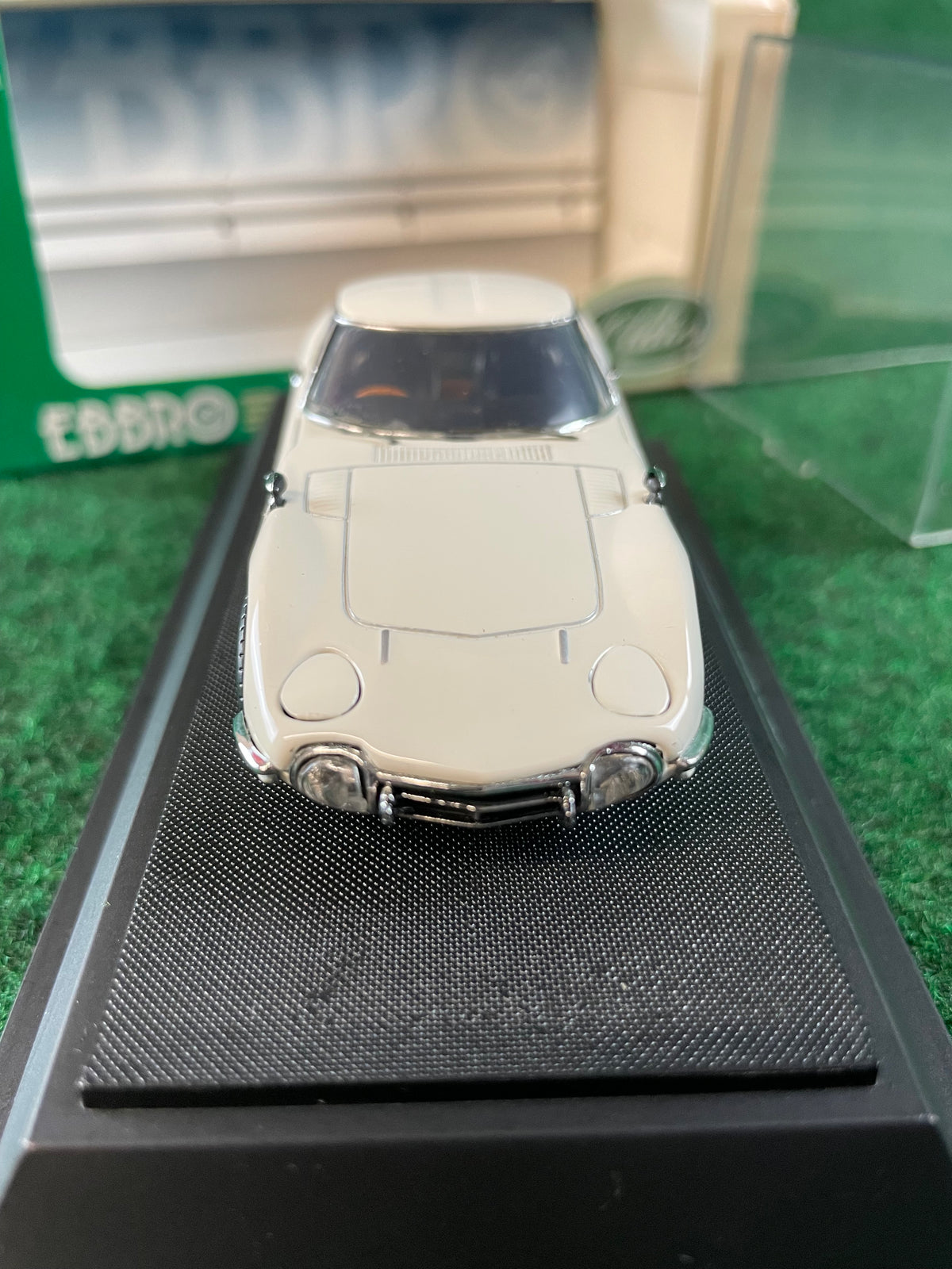 EBBRO - Toyota 2000GT White 1/43 Scale Diecast
