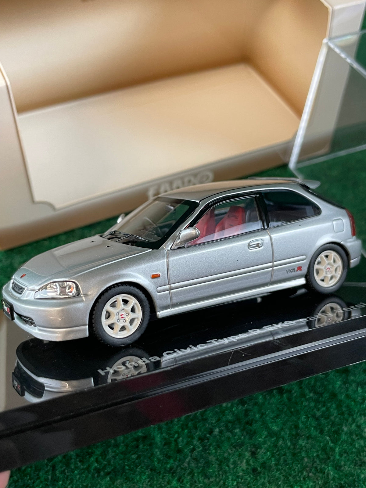 EBBRO Oldies - Honda Civic Type R EK9 Early Version (Silver) 1/43 Scale Diecast