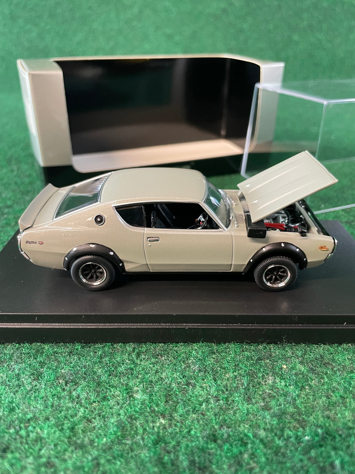 KYOSHO - Nissan Skyline Ken Mary GT-R KPGC110 Wide Wheel Version (Silver) 1/43 Scale Diecast