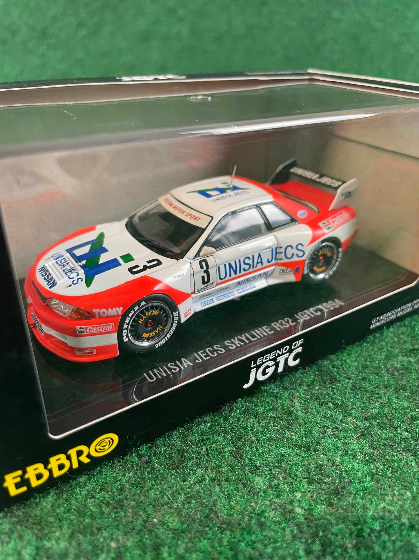 EBBRO Legends of JGTC - 1994 Unisia JECS Nissan Skyline R32 GTR 1/43 Scale Diecast