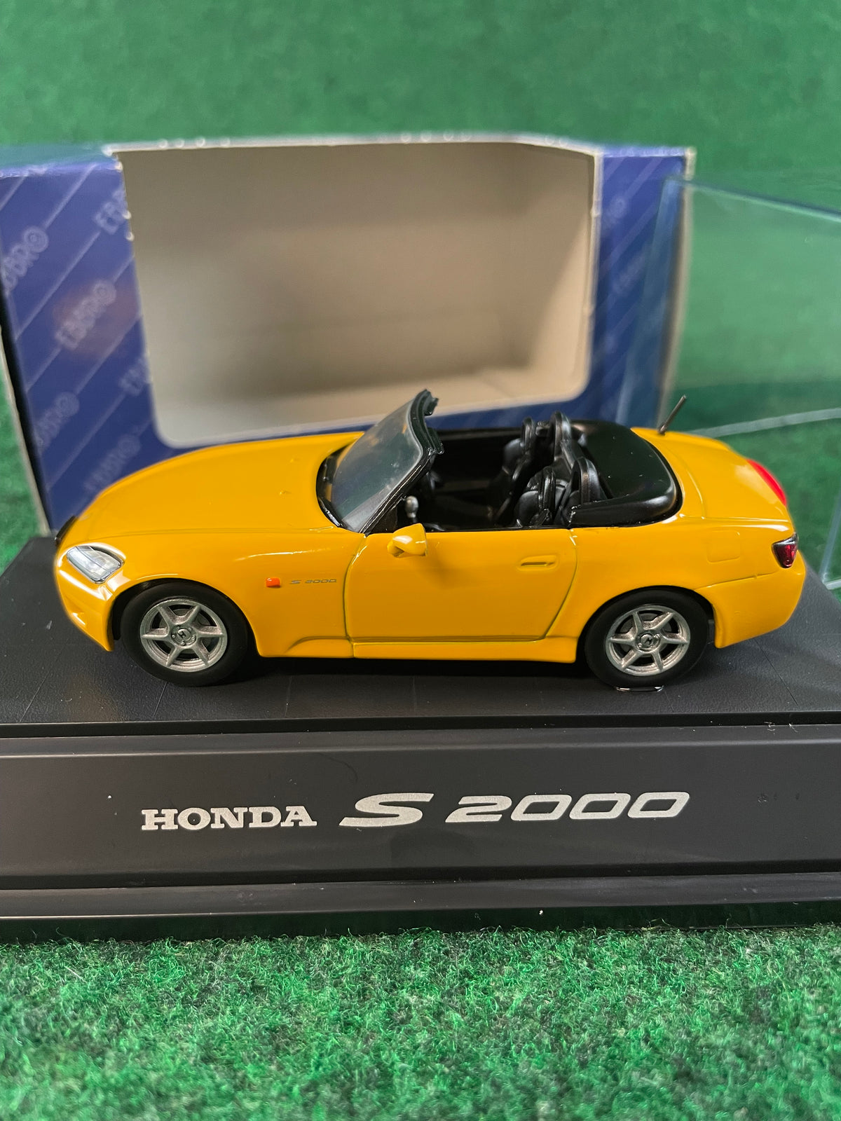 EBBRO 1999 Honda S2000 (Indy Yellow Pearl) 1/43 Scale Diecast