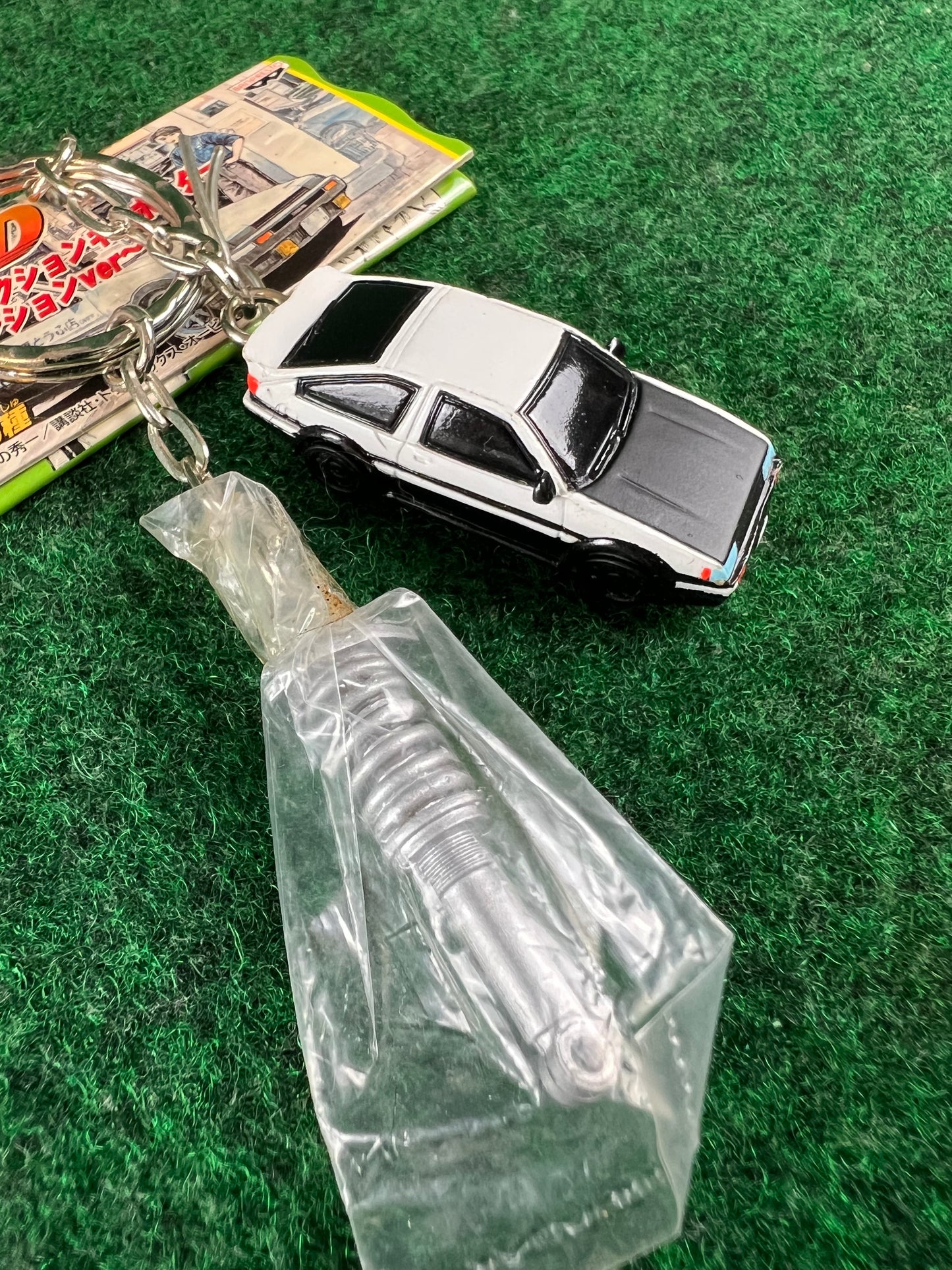 Initial D - Toyota Corolla Levin Hatch AE86 (Black Hood) Mini Car & Coilover Charm Keychain