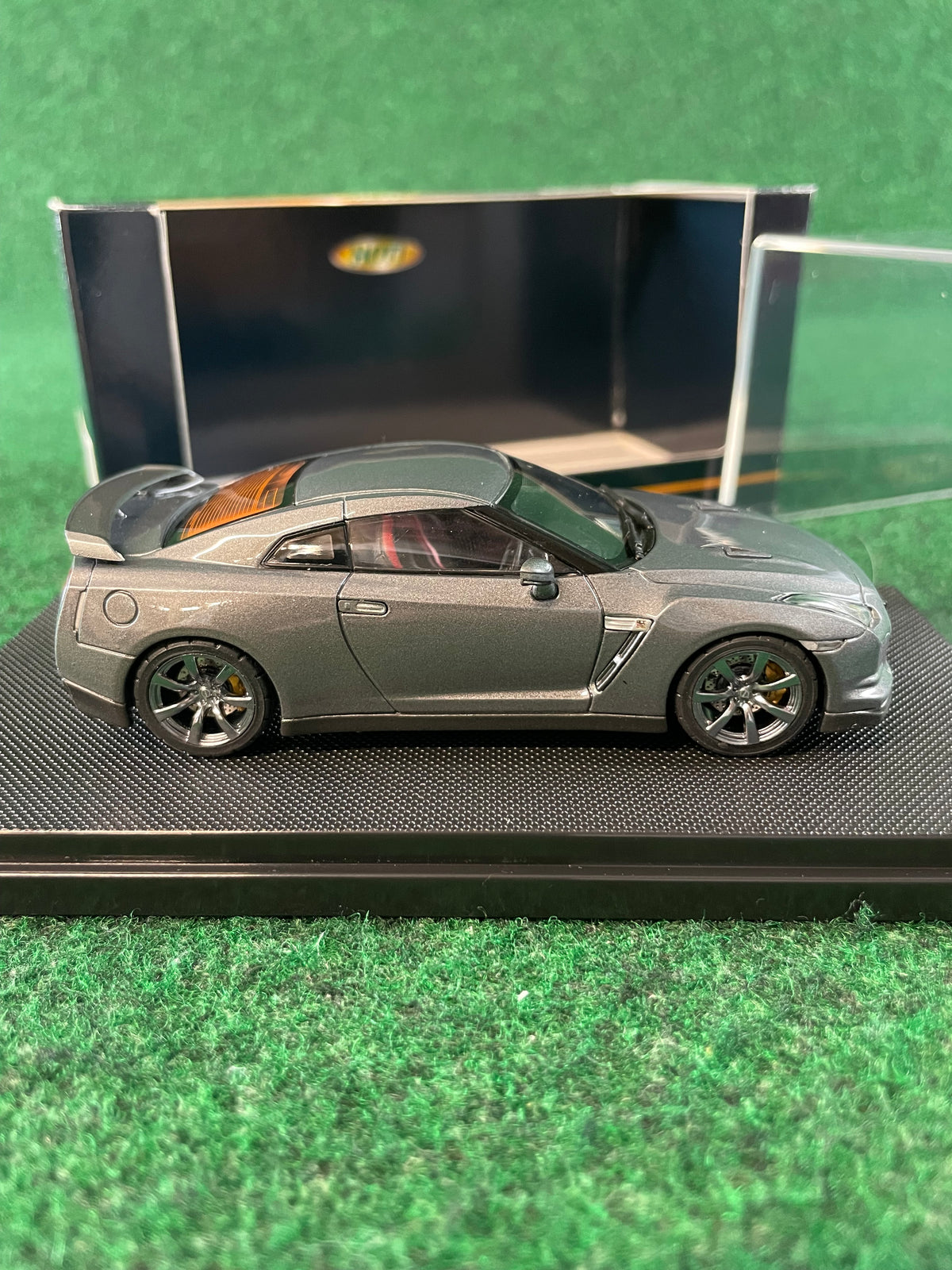 EBBRO HOT - Nissan R35 GT-R Black Edition Grey 1/43 Scale Diecast