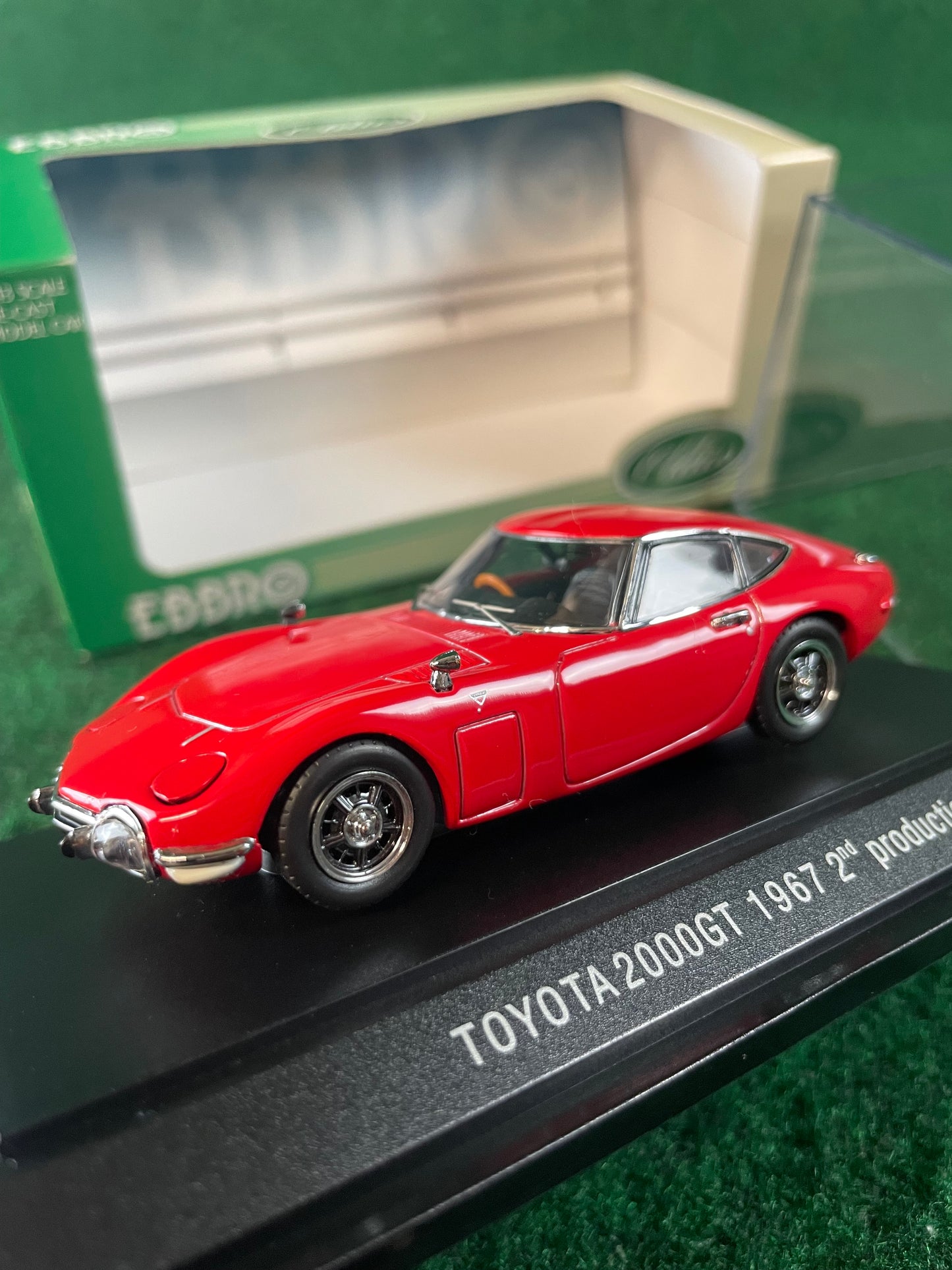 EBBRO - Toyota 2000GT 2nd Production Red 1/43 Scale Diecast