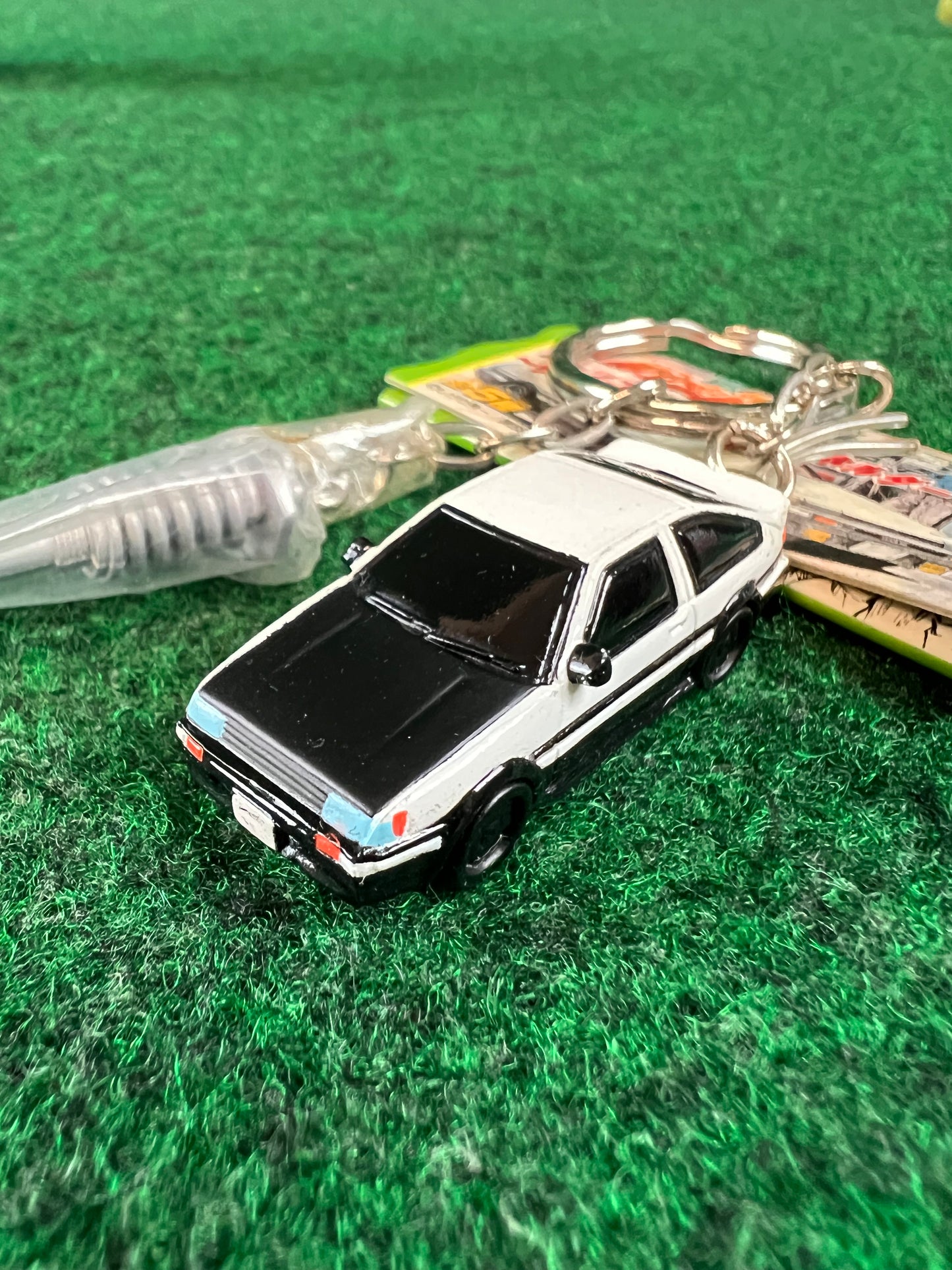 Initial D - Toyota Corolla Levin Hatch AE86 (Black Hood) Mini Car & Coilover Charm Keychain