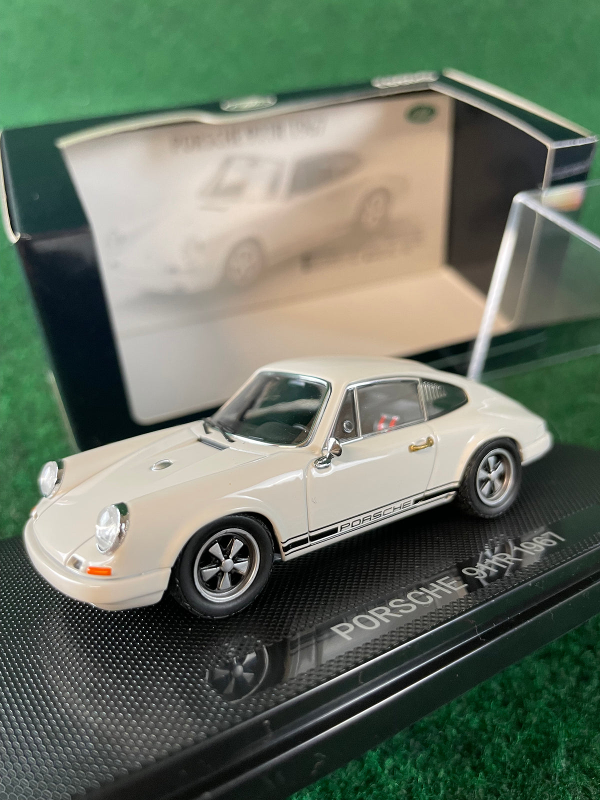 EBBRO Oldies - 1967 Porsche 911R White 1/43 Scale Diecast