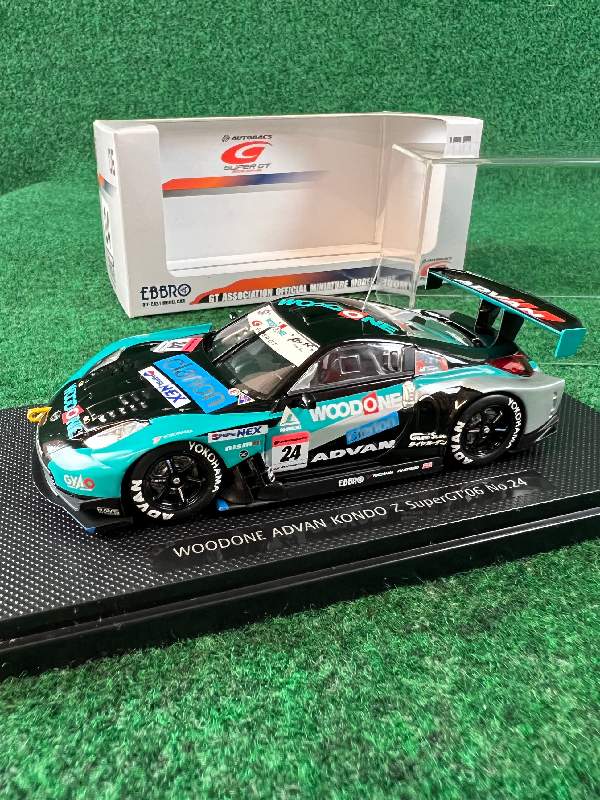 トミカエブロ 1/43 DATSUN 510 2ドアセダン Mr.K からす Ver ブラウン