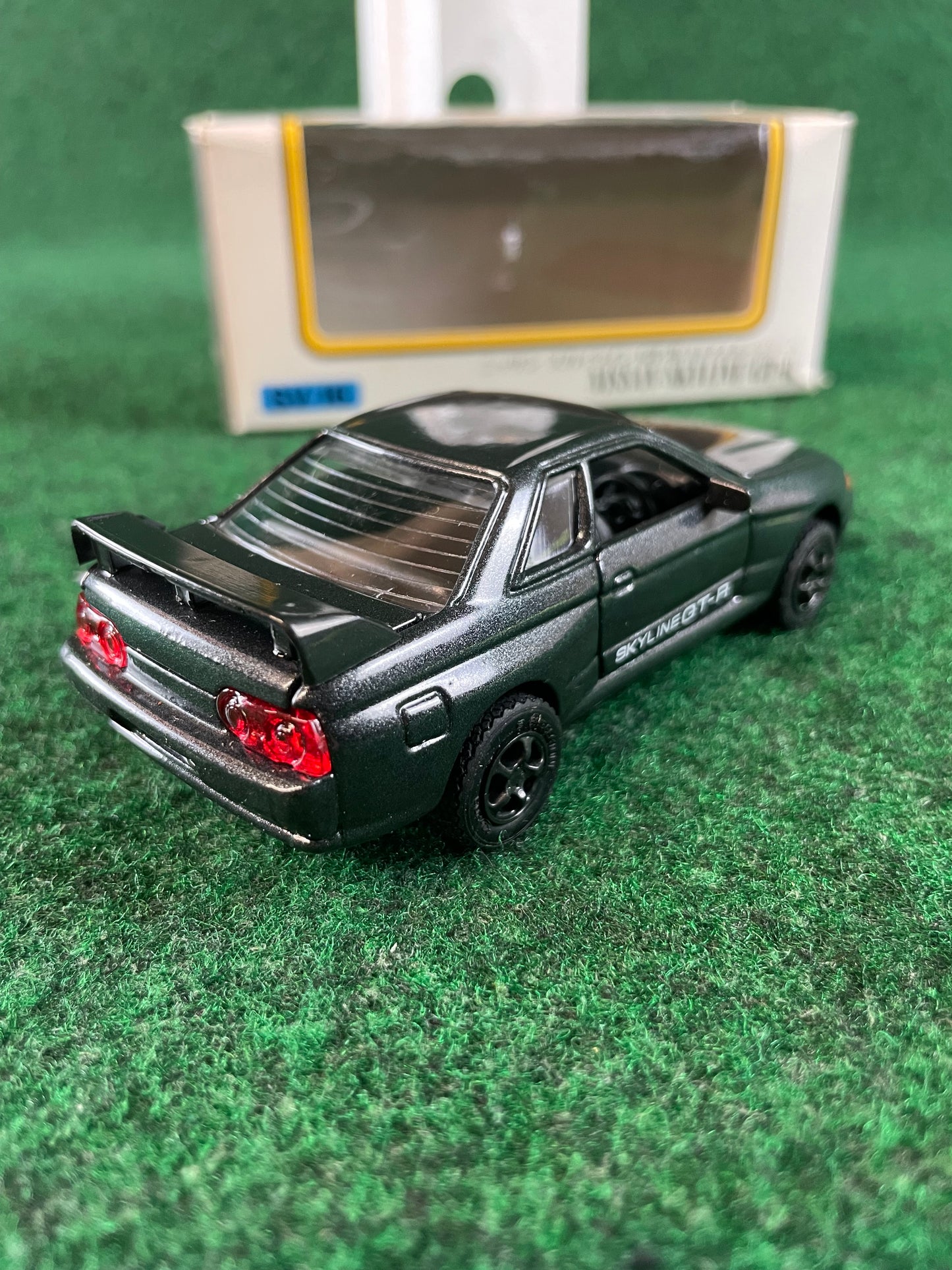 Diapet - Calsonic Group A & Debut Edition Nissan Skyline R32 GT-R 1/40 Scale Diecast Set