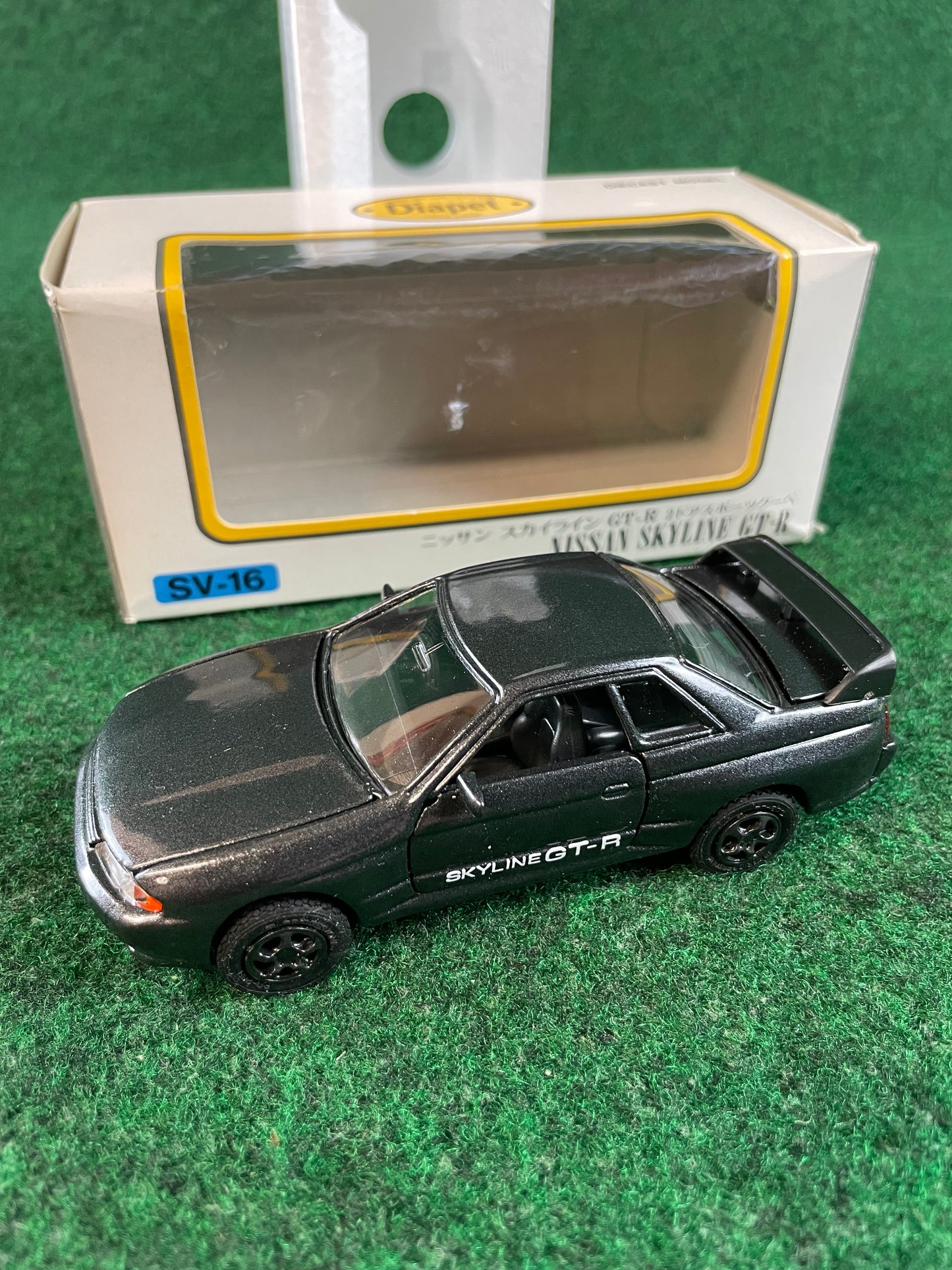 Diapet - Calsonic Group A & Debut Edition Nissan Skyline R32 GT-R 1/40 Scale Diecast Set