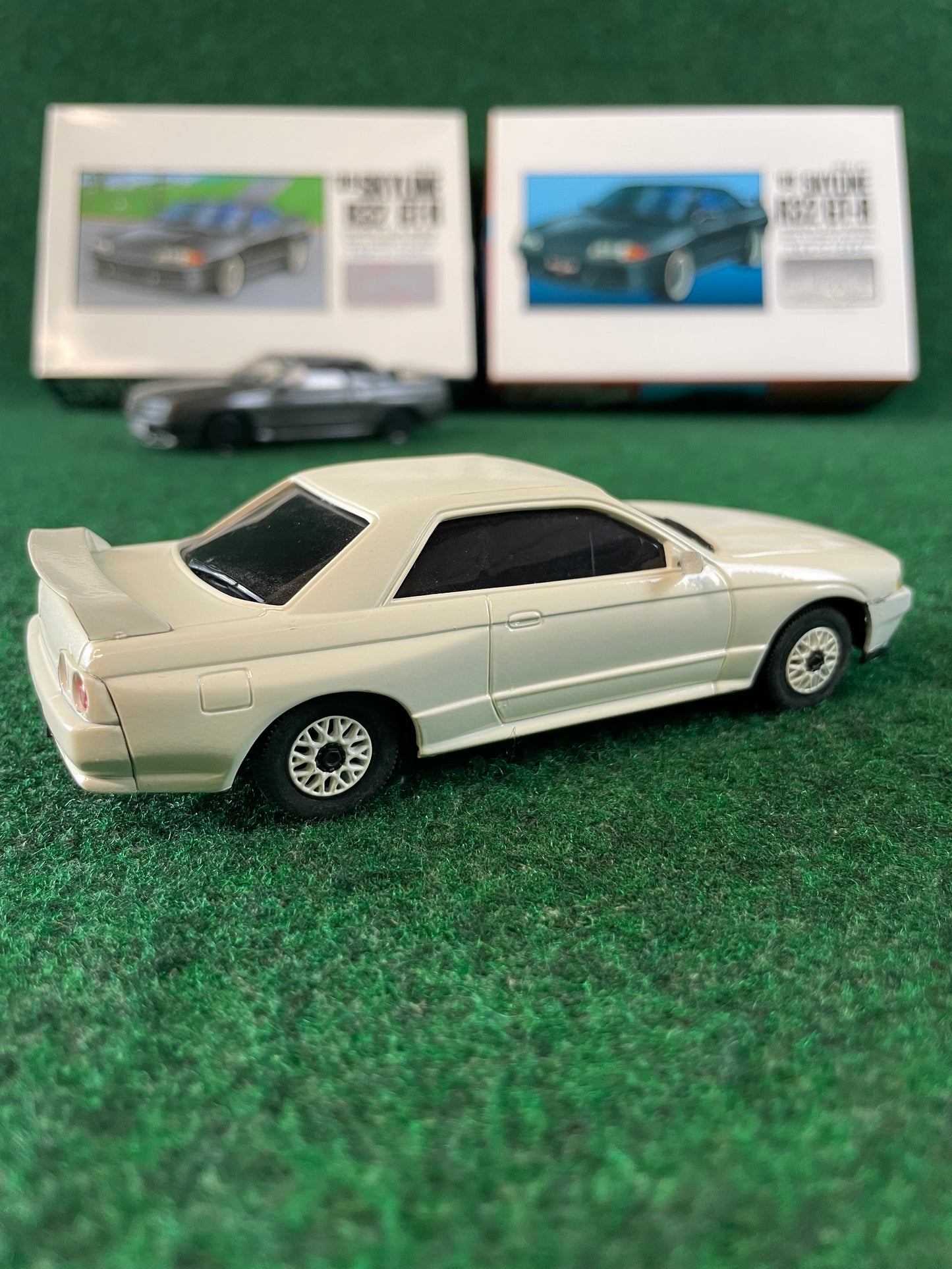 Owners Club - Nissan Skyline R32 GT-R Completed 1/32 Scale Plastic Model Cars