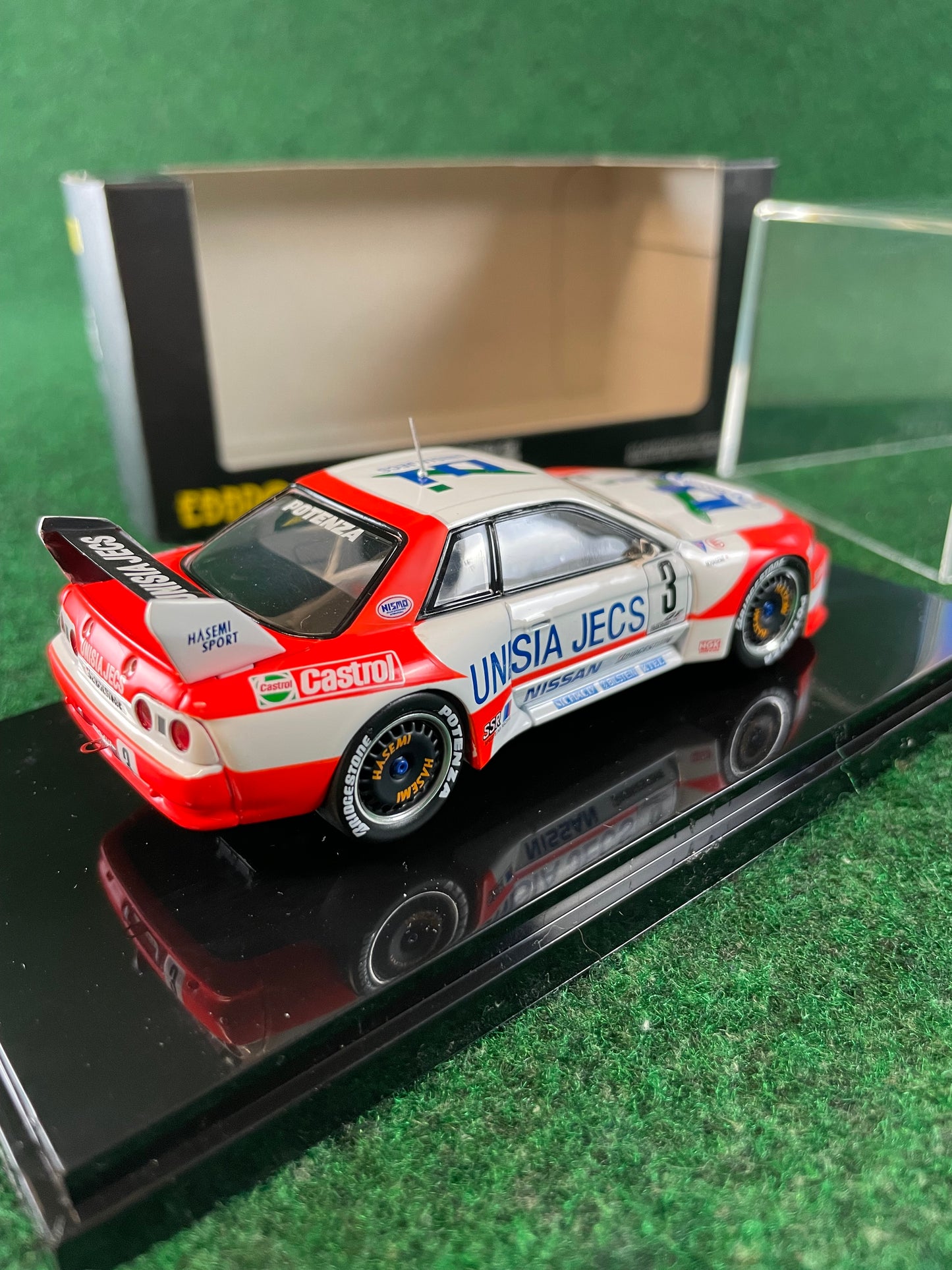EBBRO Legends of JGTC - 1994 Unisia JECS Nissan Skyline R32 GTR 1/43 Scale Diecast
