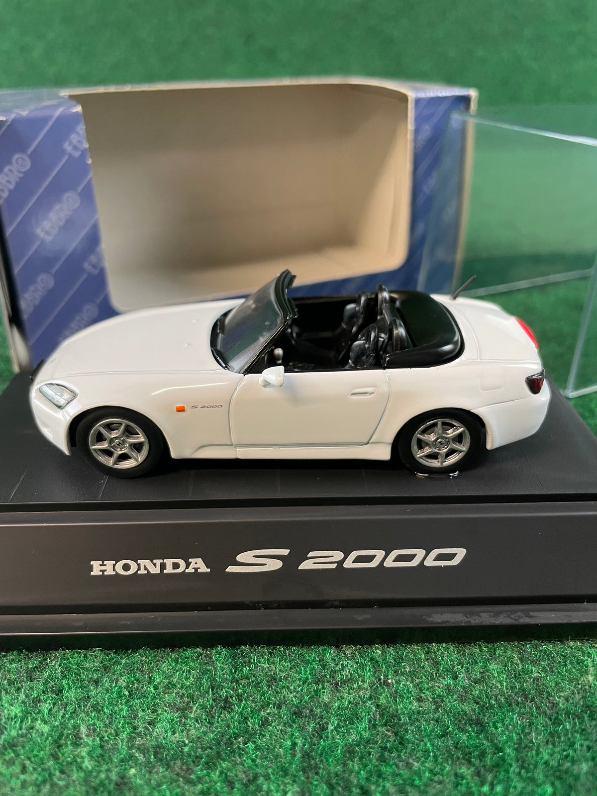 EBBRO 1999 Honda S2000 (Grand Prix White) 1/43 Scale Diecast