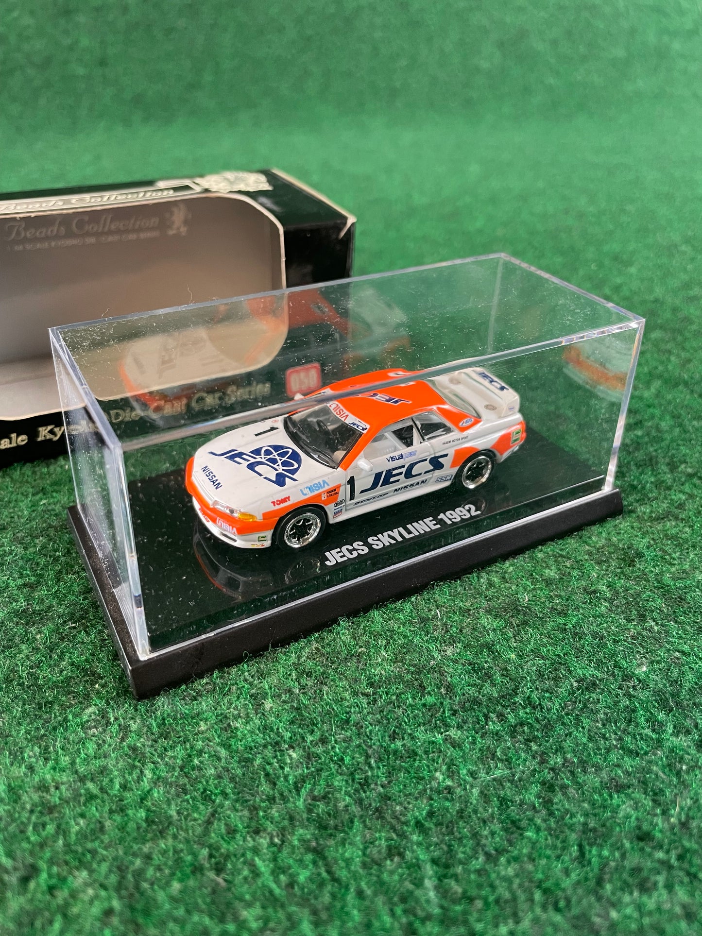 KYOSHO - Beads Collection 1992 & 1993 Unisia JECS Nissan Skyline R32 GT-R 1/64 Scale Diecast Set