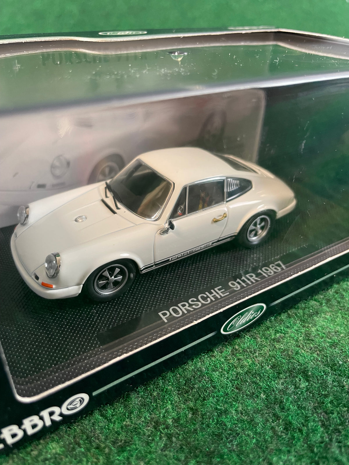 EBBRO Oldies - 1967 Porsche 911R White 1/43 Scale Diecast