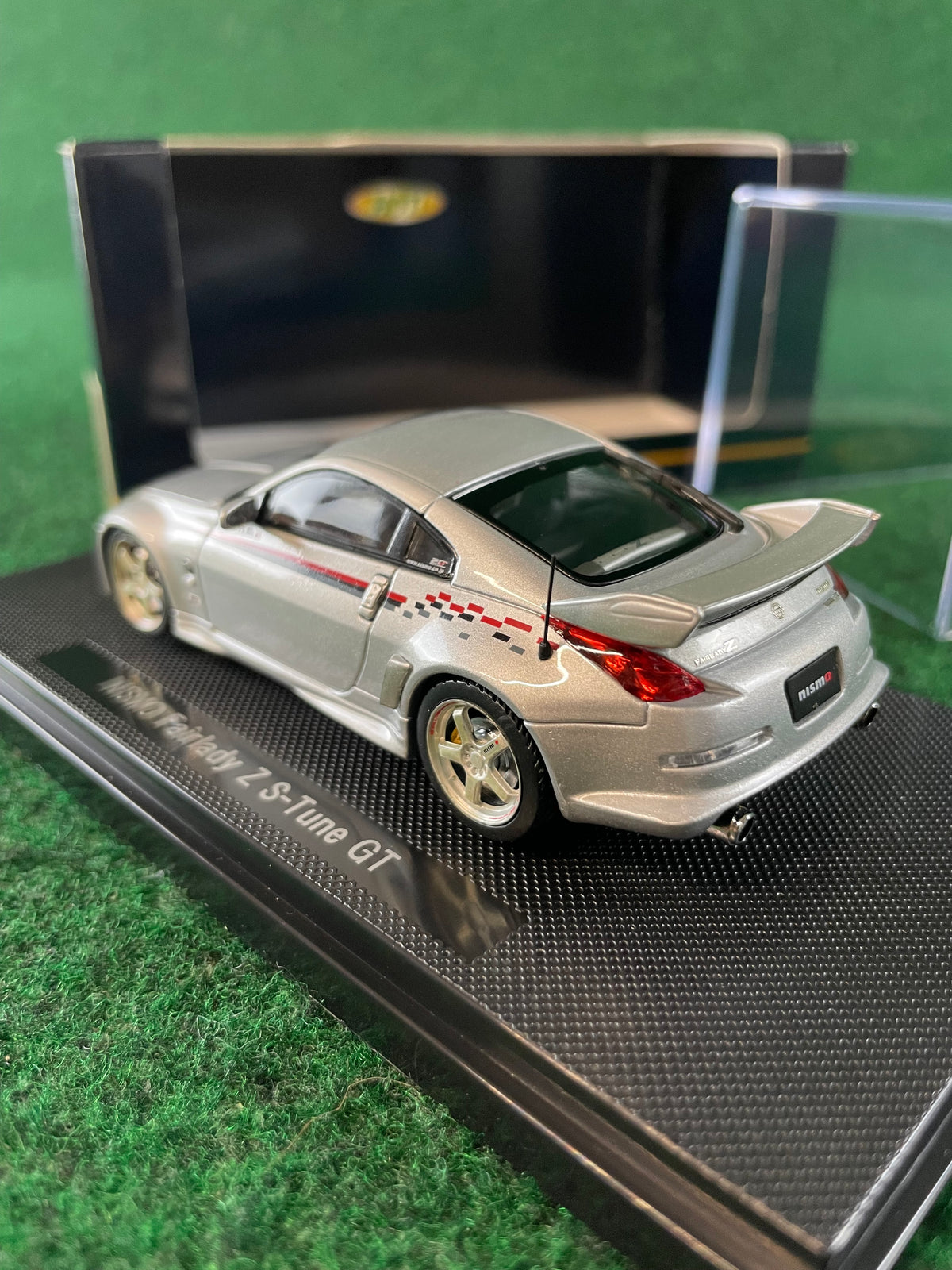 EBBRO HOT! Nissan Nismo Fairlady Z (350Z) S-Tune GT W/ Nismo Stripe 1/43 Diecast
