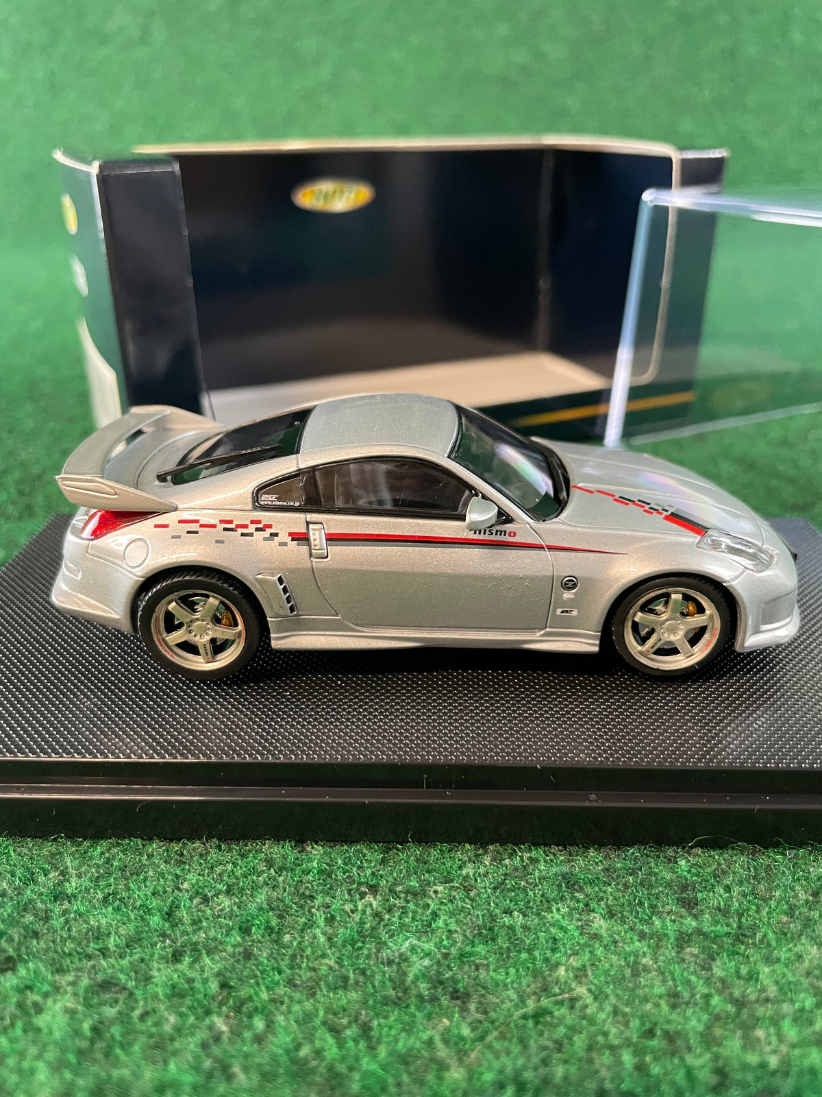 EBBRO HOT! Nissan Nismo Fairlady Z (350Z) S-Tune GT W/ Nismo Stripe 1/43 Diecast