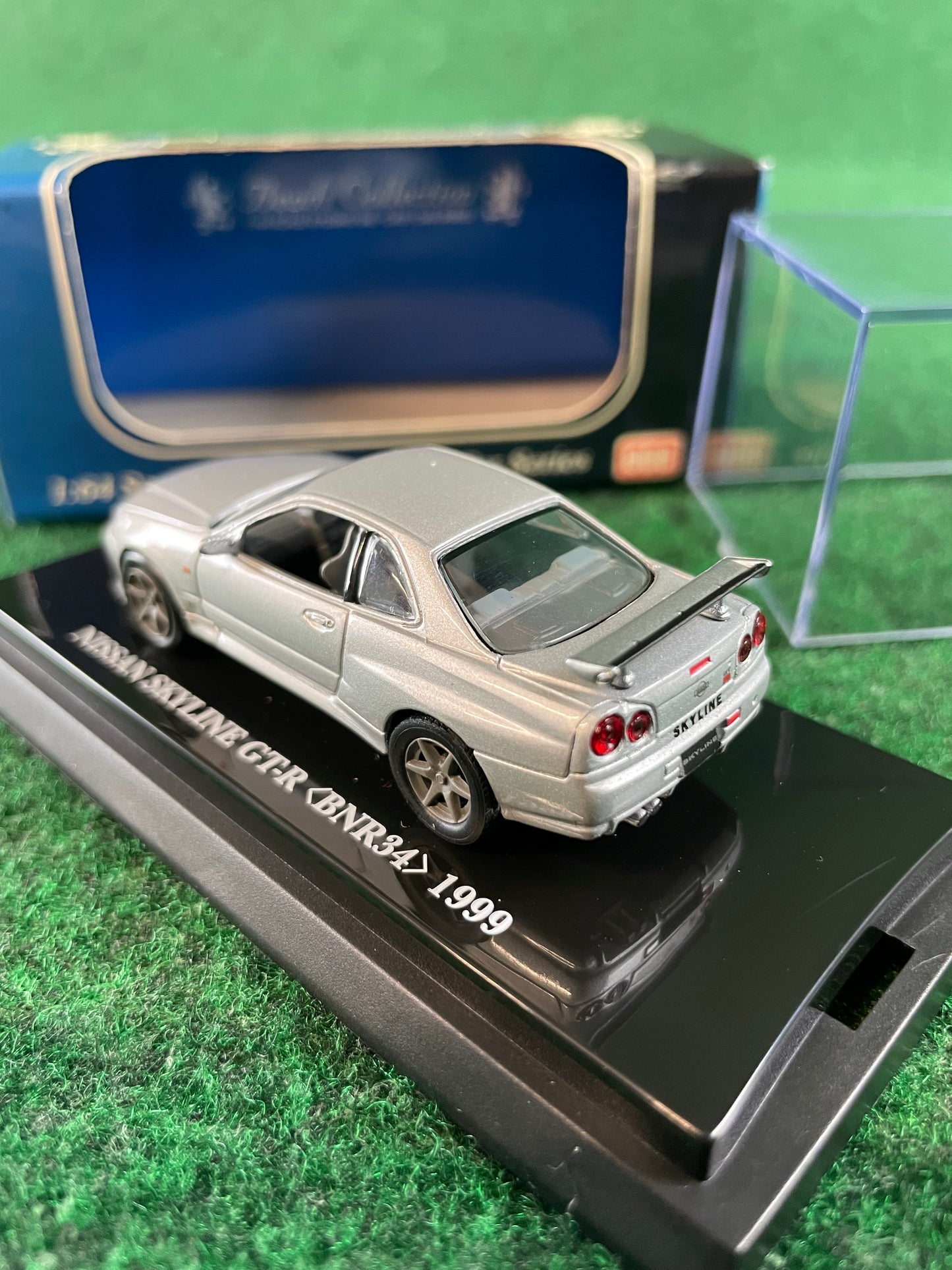 KYOSHO - Beads Collection Silver 1999 Nissan Skyline R34 GT-R 1/64 Scale Diecast