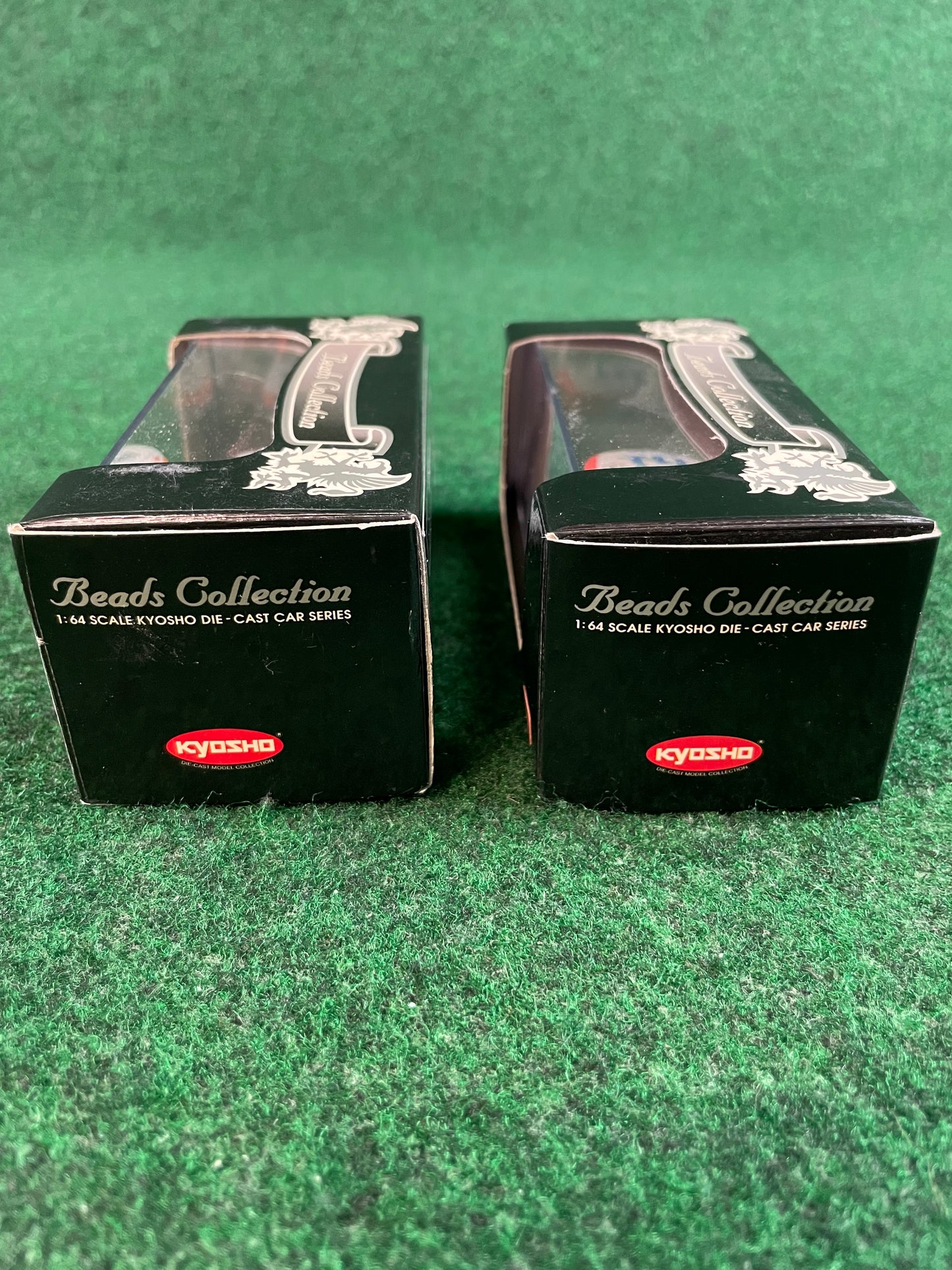 KYOSHO - Beads Collection 1992 & 1993 Unisia JECS Nissan Skyline R32 GT-R 1/64 Scale Diecast Set