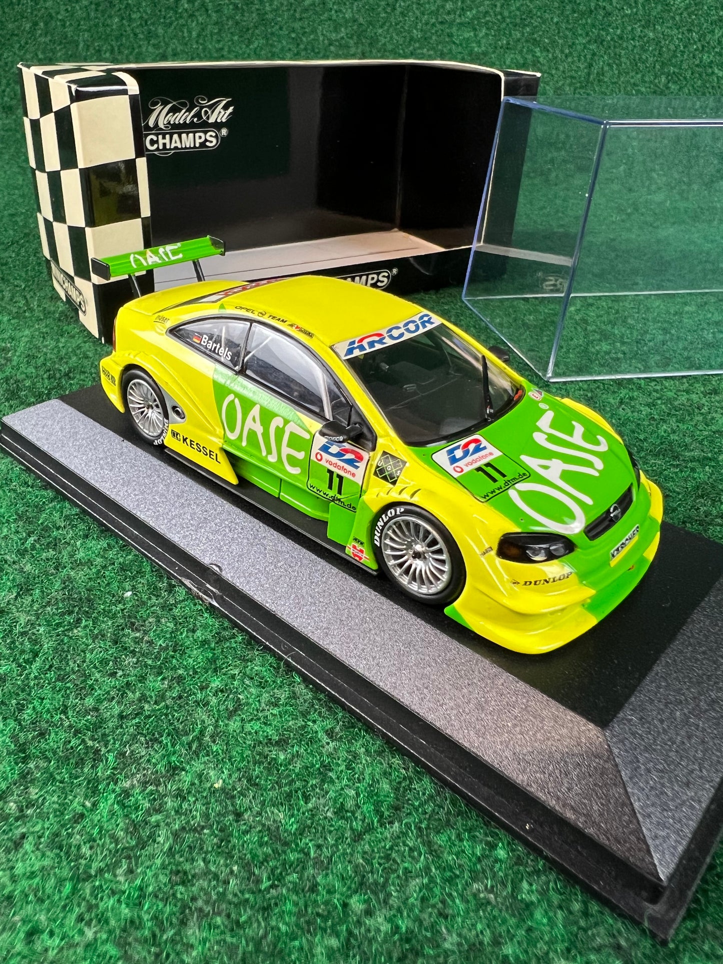 Minichamps - Opel V8 Coupe DTM 2001 Racecar 1/43 Scale Diecast