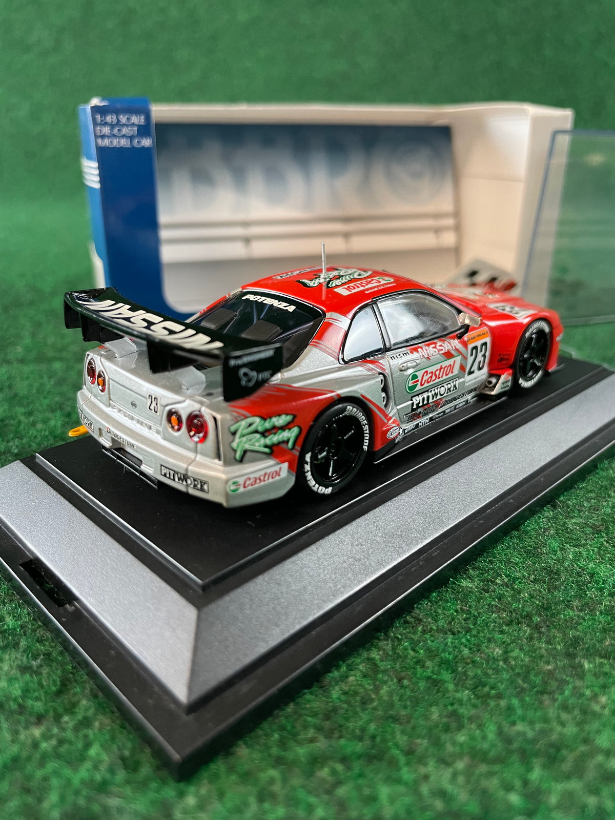 EBBRO Racing Car Collection - 2002 Castrol Pitwork Nissan Skyline R34 GT-R VQ 1/43 Scale Diecast