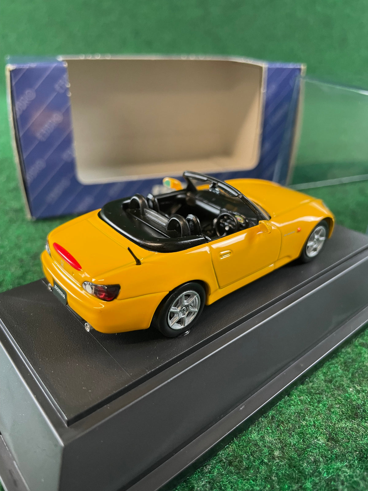 EBBRO 1999 Honda S2000 (Indy Yellow Pearl) 1/43 Scale Diecast