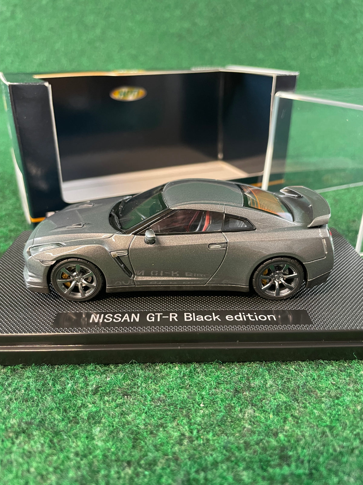 EBBRO HOT - Nissan R35 GT-R Black Edition Grey 1/43 Scale Diecast