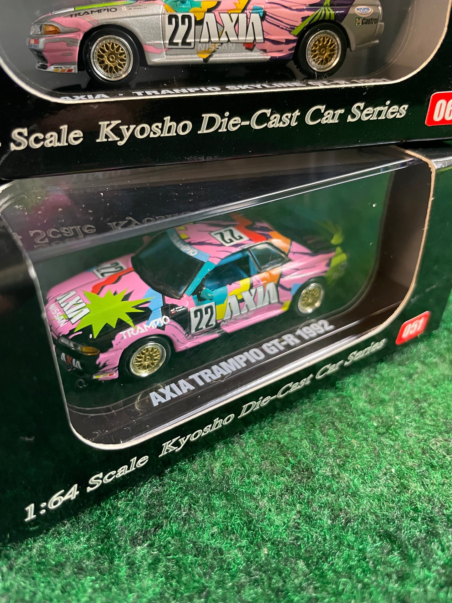 KYOSHO - Beads Collection 1991 & 1992 AXIA TRAMPIO Nissan Skyline R32 GT-R 1/64 Scale Diecast Set
