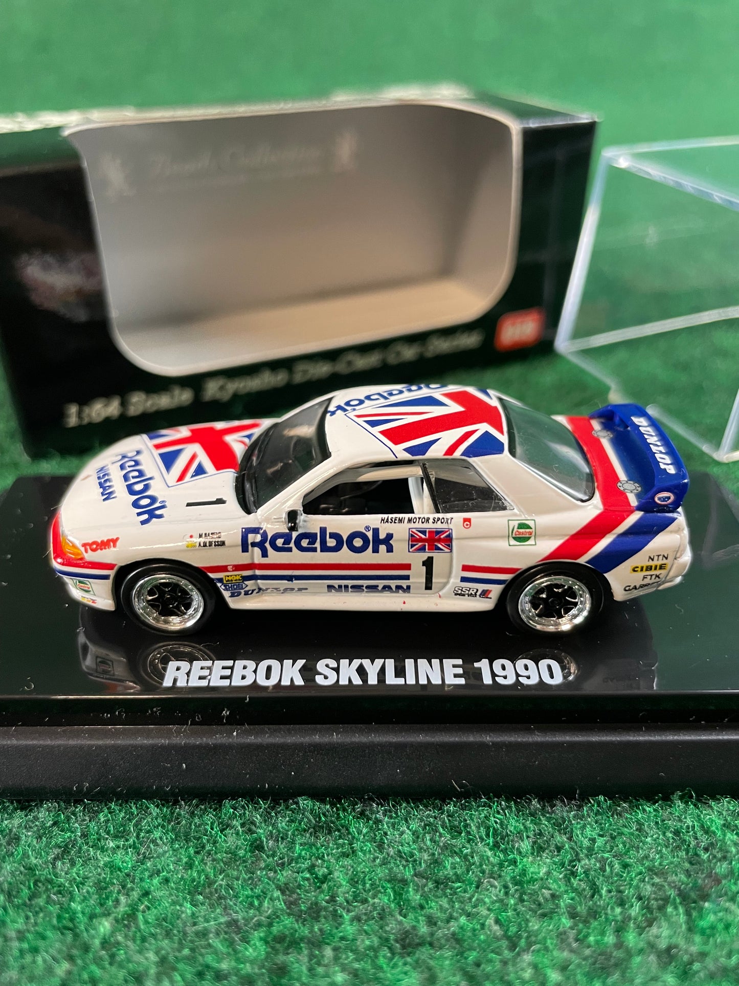 KYOSHO - Beads Collection 1990 & 1991 Reebok Nissan Skyline R32 GT-R 1/64 Scale Diecast Set