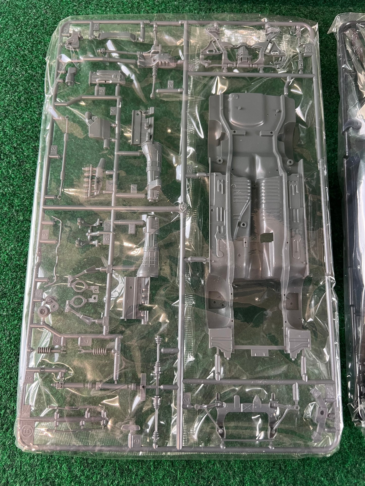 Tamiya - HKS Group A Nissan Skyline R32 GTR 1/24 Scale Model